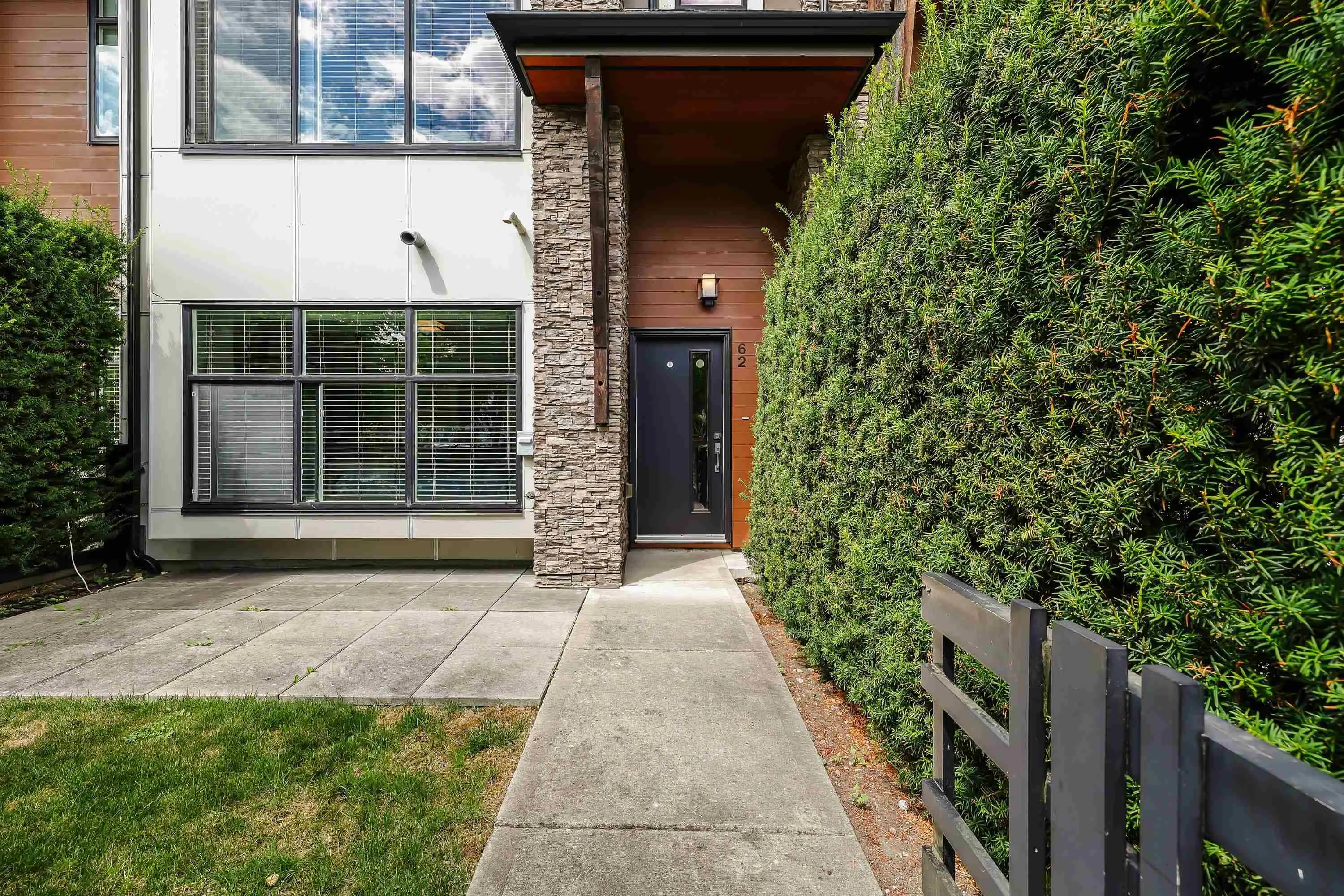 62 2687 158 Street