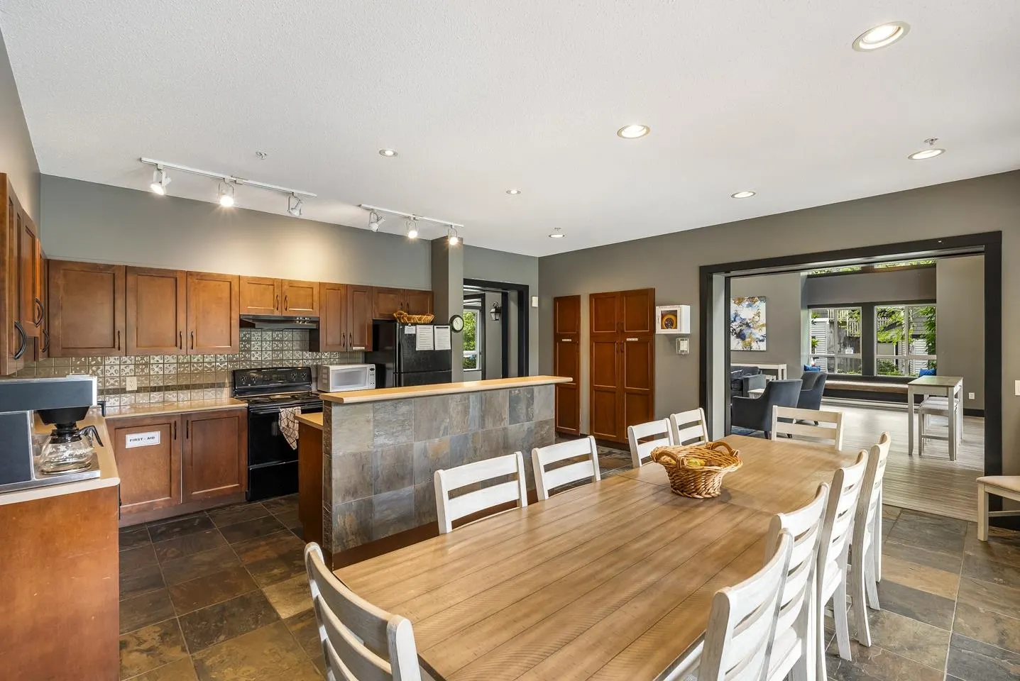 76 6747 203 Street Street