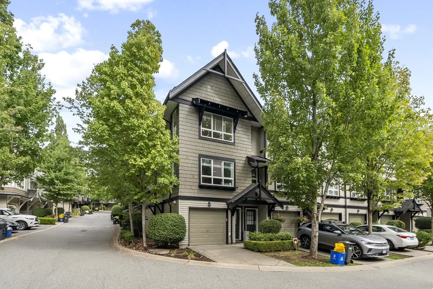 76 6747 203 Street Street