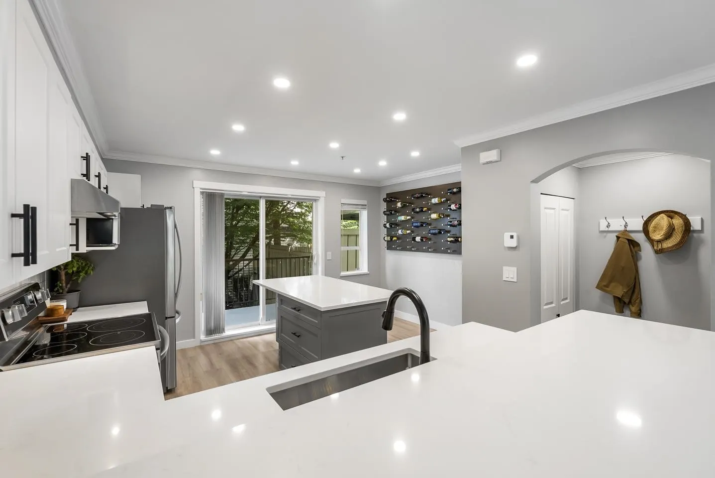 76 6747 203 Street Street