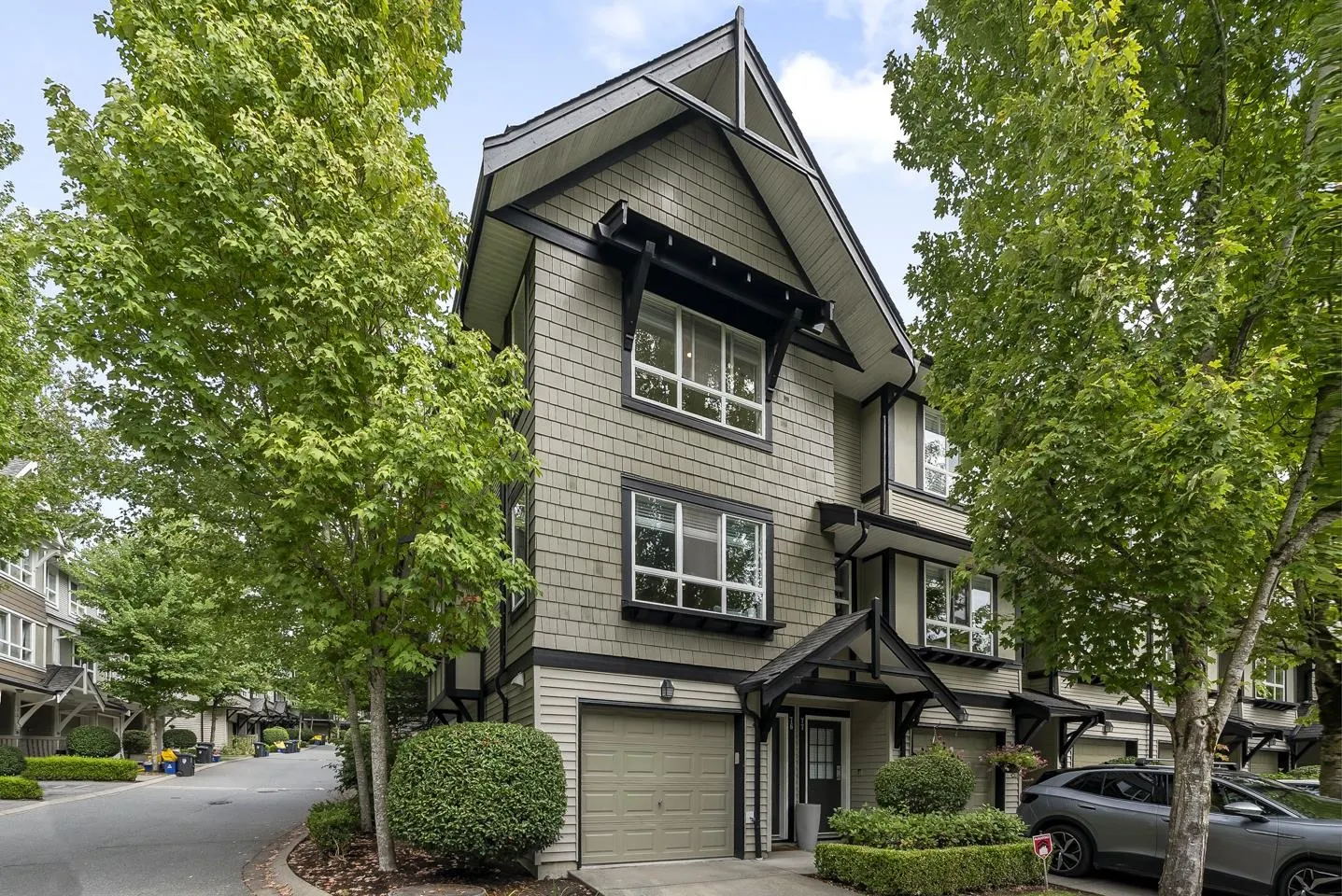 76 6747 203 Street Street