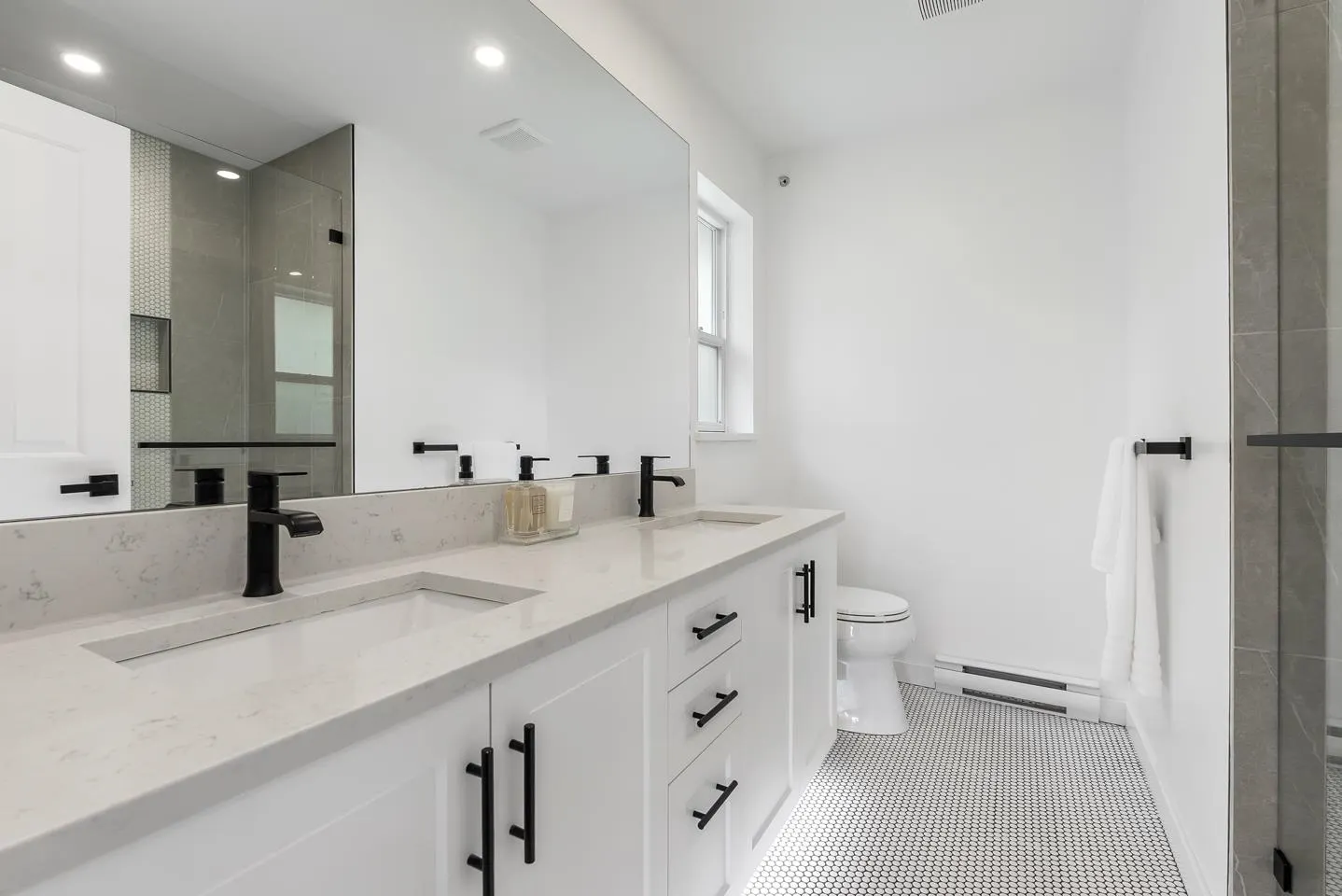 76 6747 203 Street Street