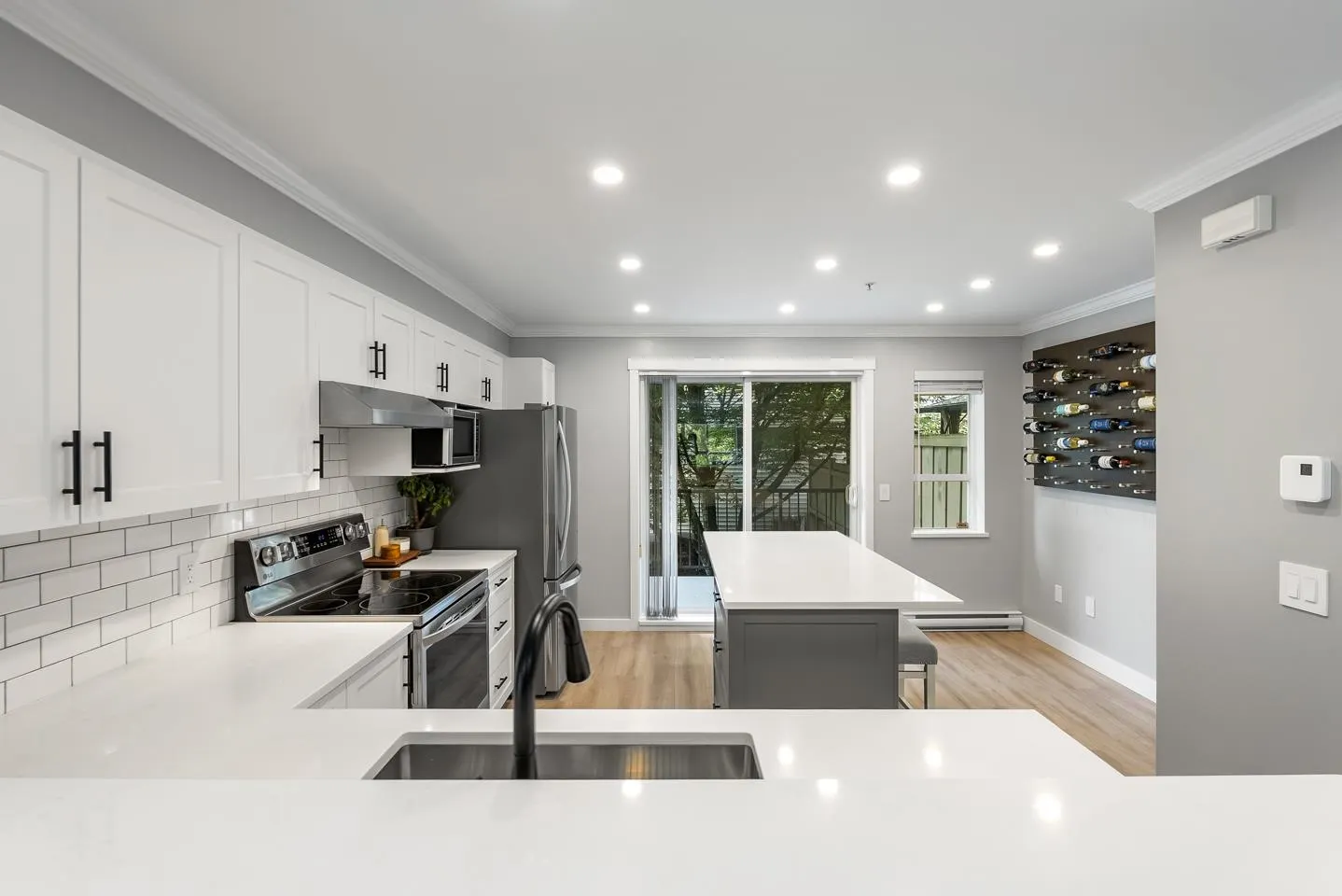 76 6747 203 Street Street
