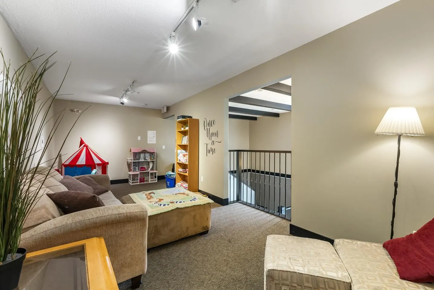 76 6747 203 Street Street