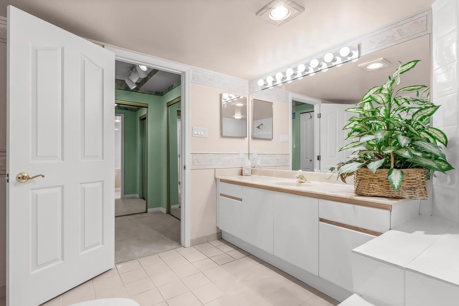 305 1235 Quayside Drive