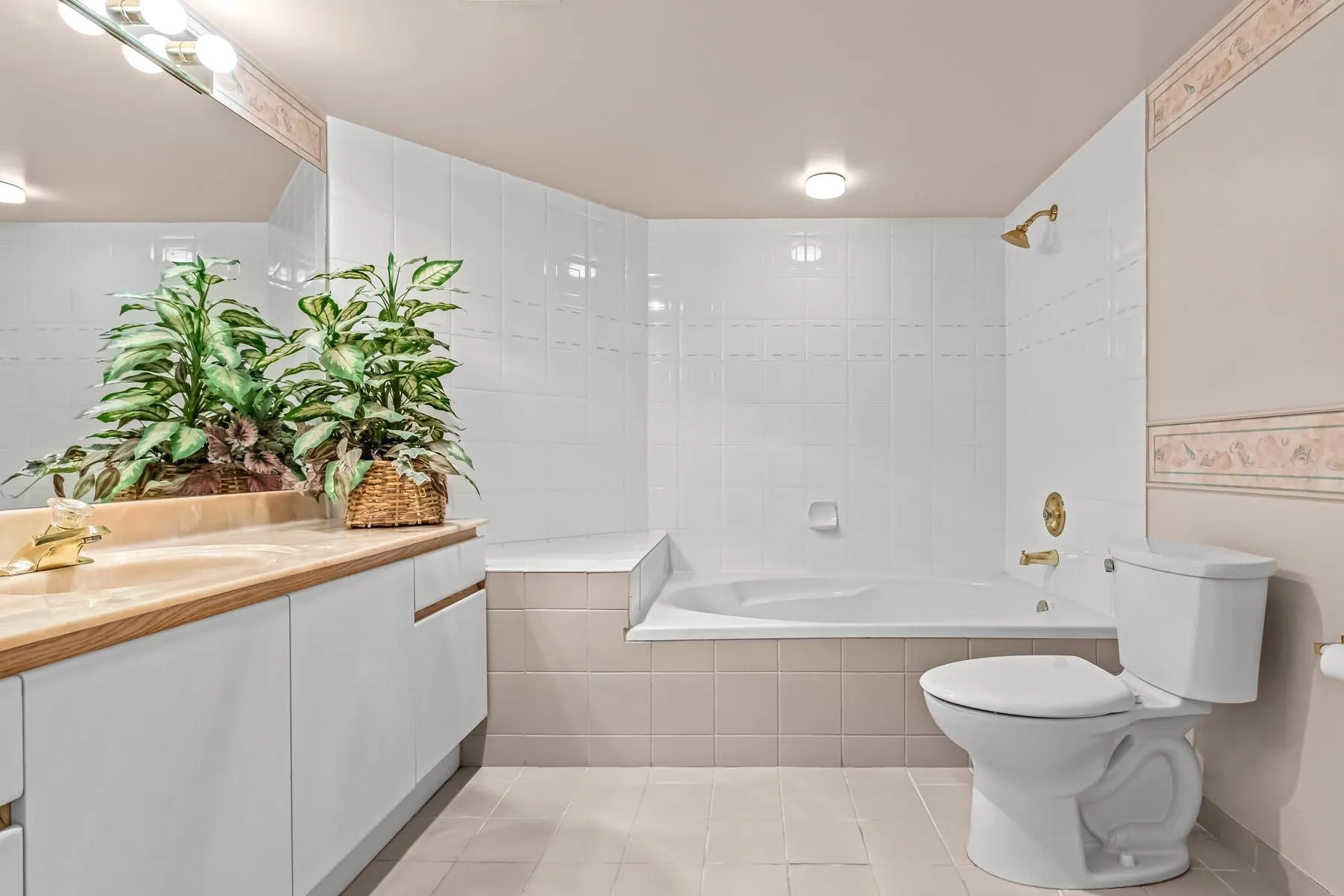 305 1235 Quayside Drive