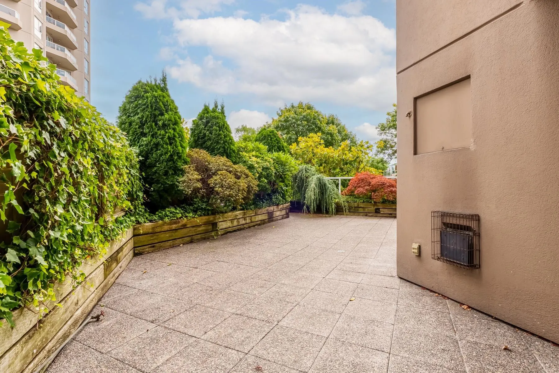 305 1235 Quayside Drive