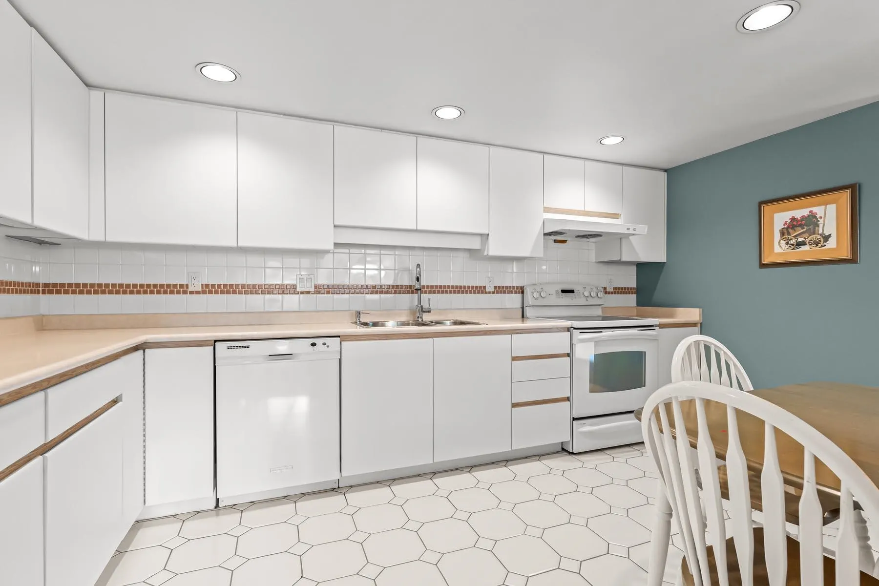 305 1235 Quayside Drive
