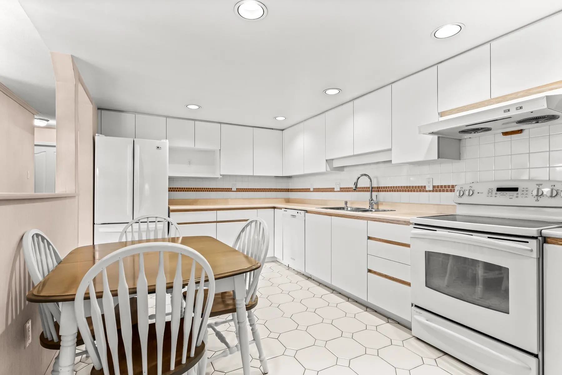 305 1235 Quayside Drive