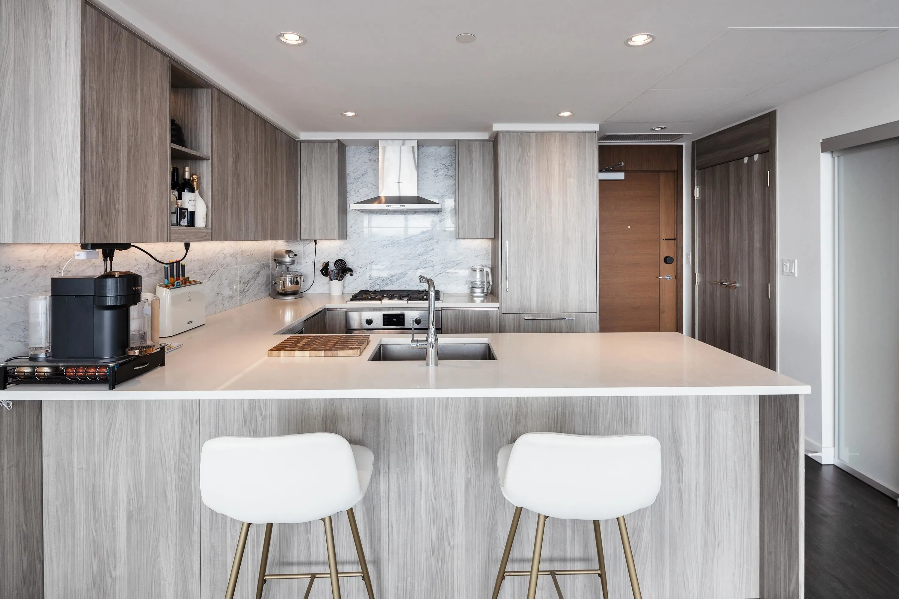 3508 4720 Lougheed Highway