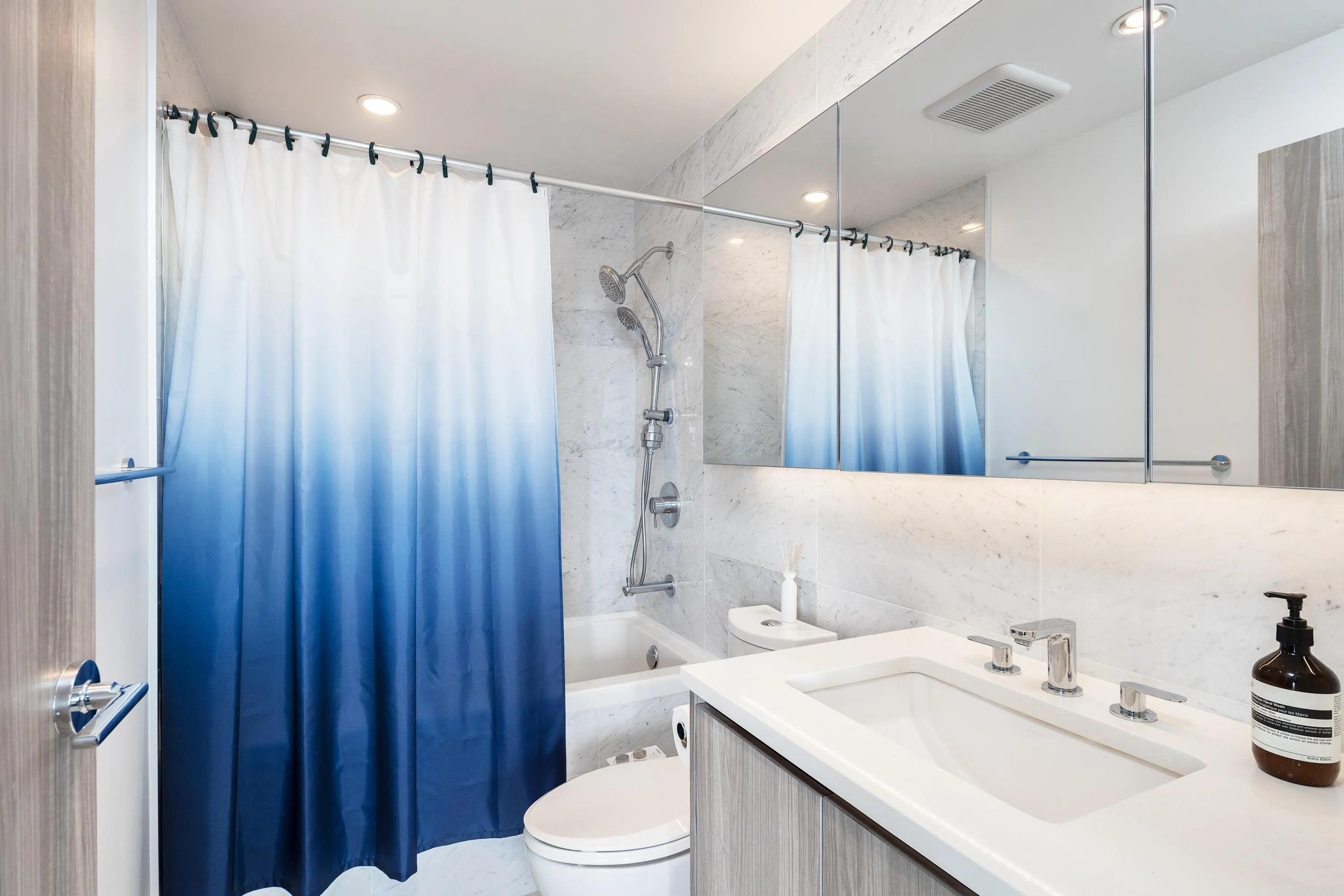 3508 4720 Lougheed Highway