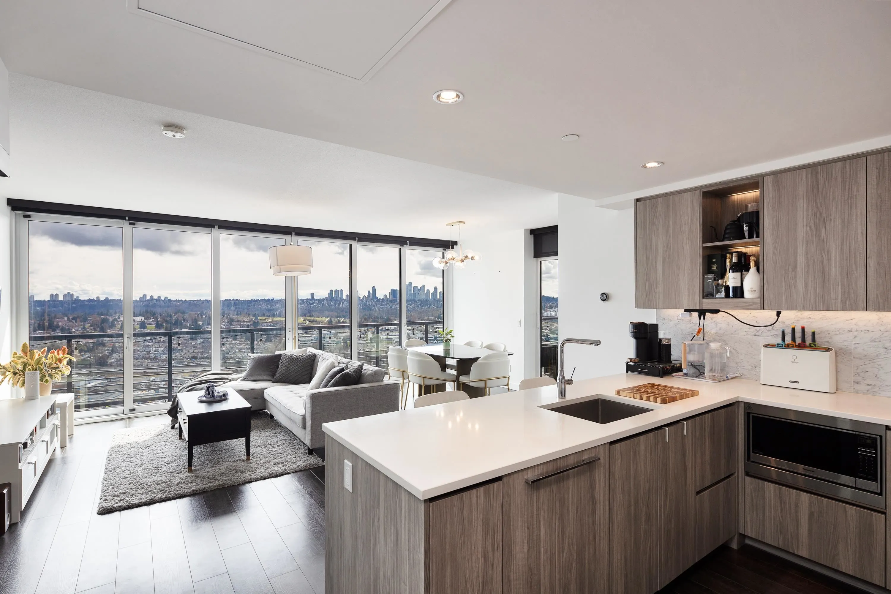 3508 4720 Lougheed Highway