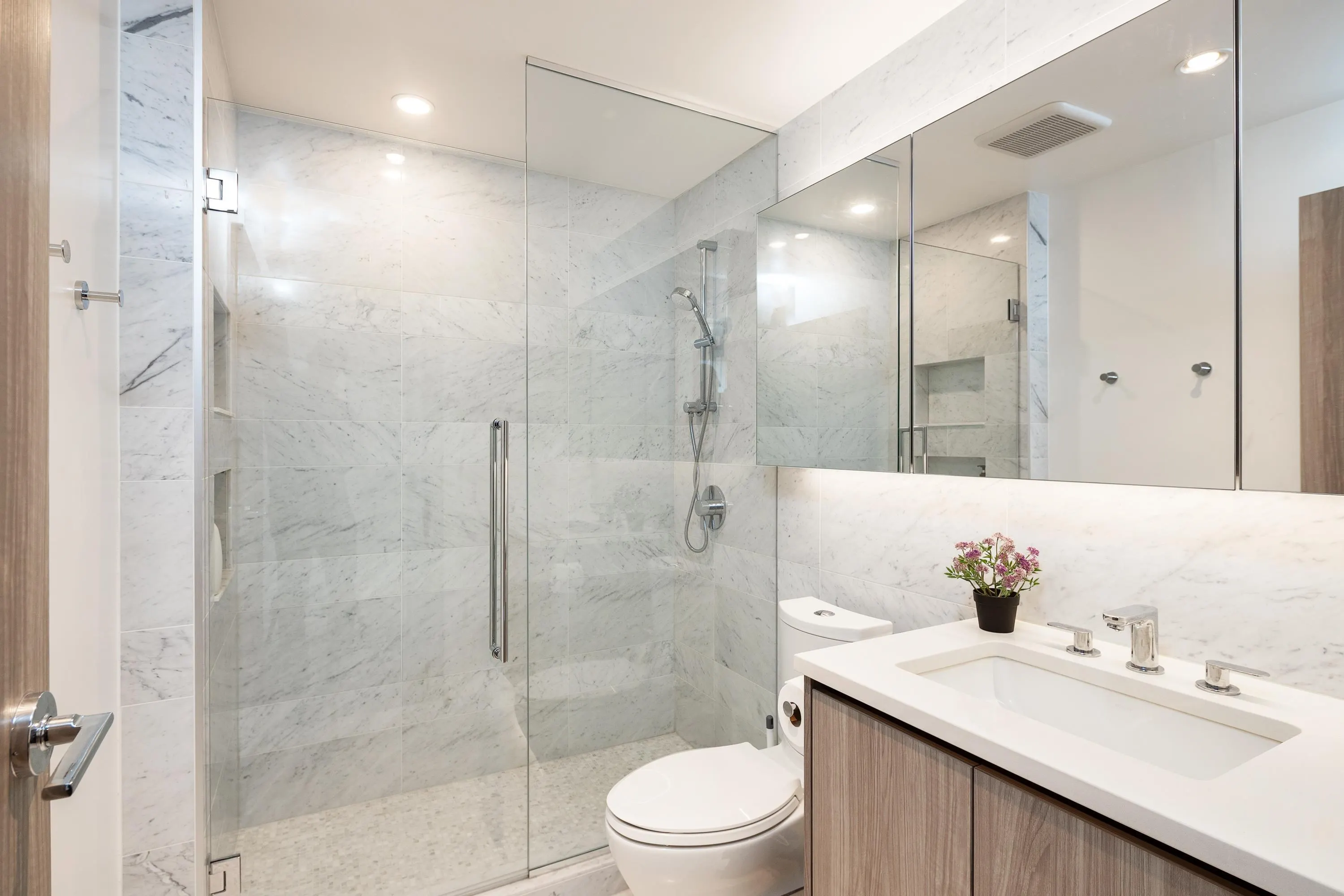 3508 4720 Lougheed Highway