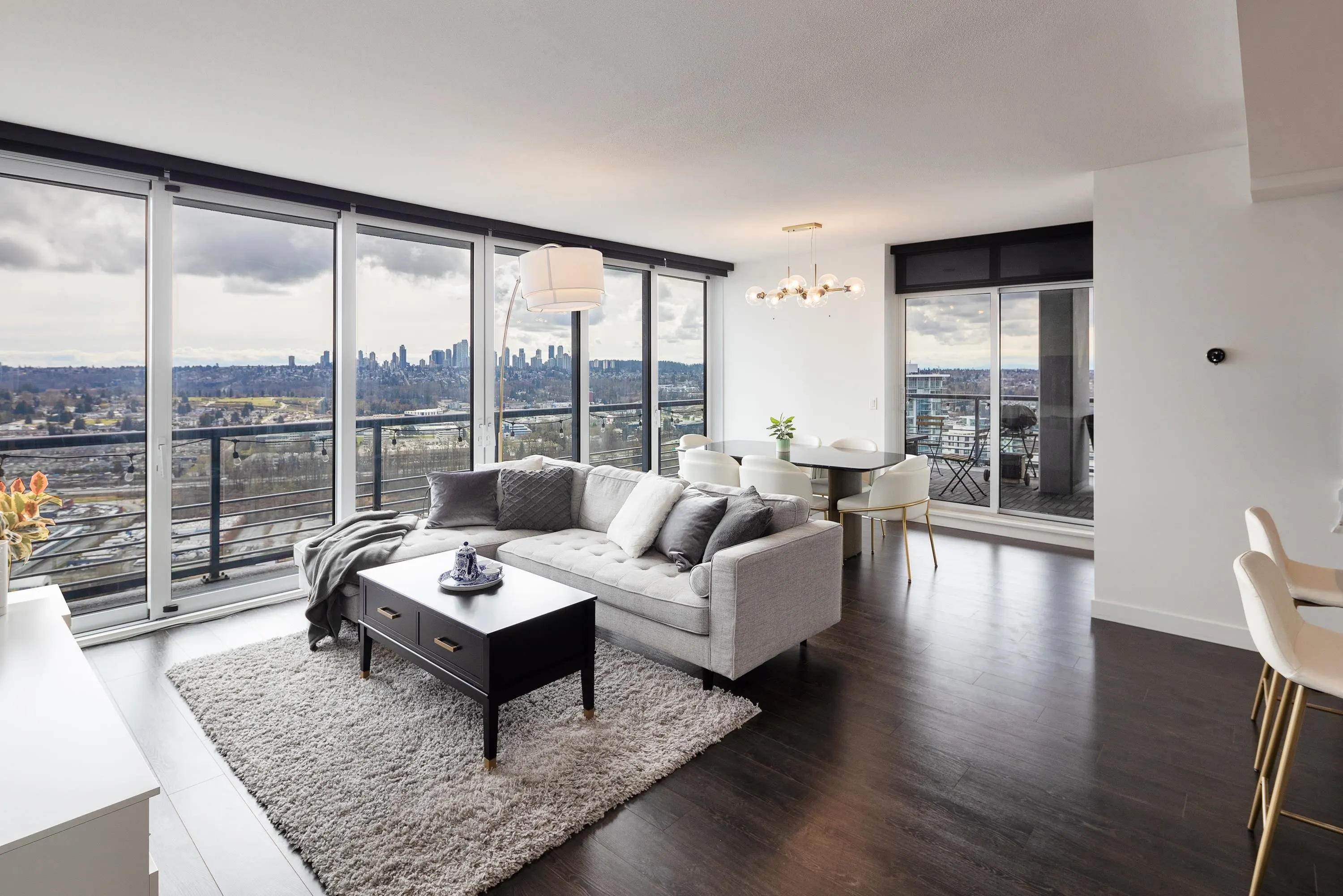 3508 4720 Lougheed Highway