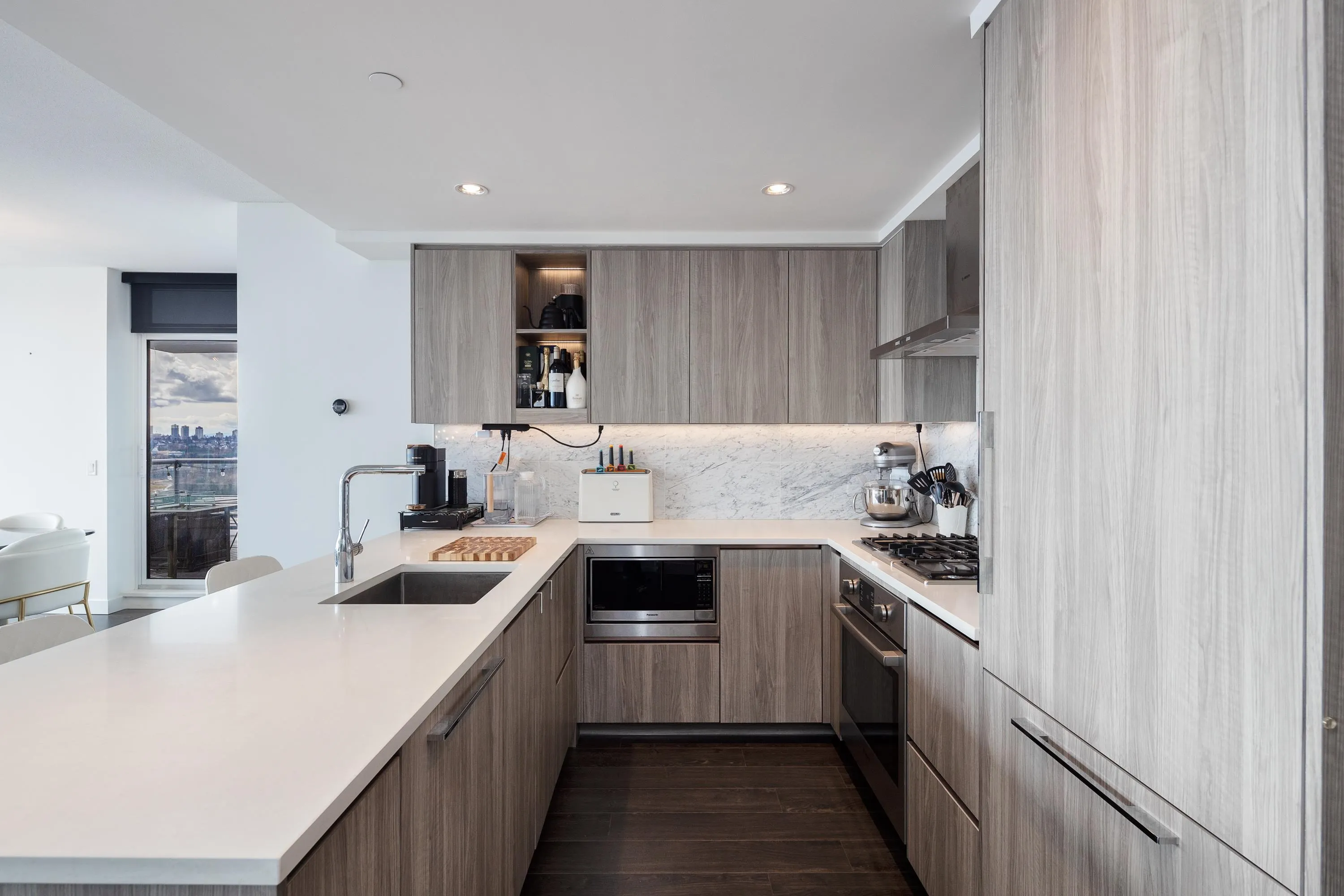 3508 4720 Lougheed Highway