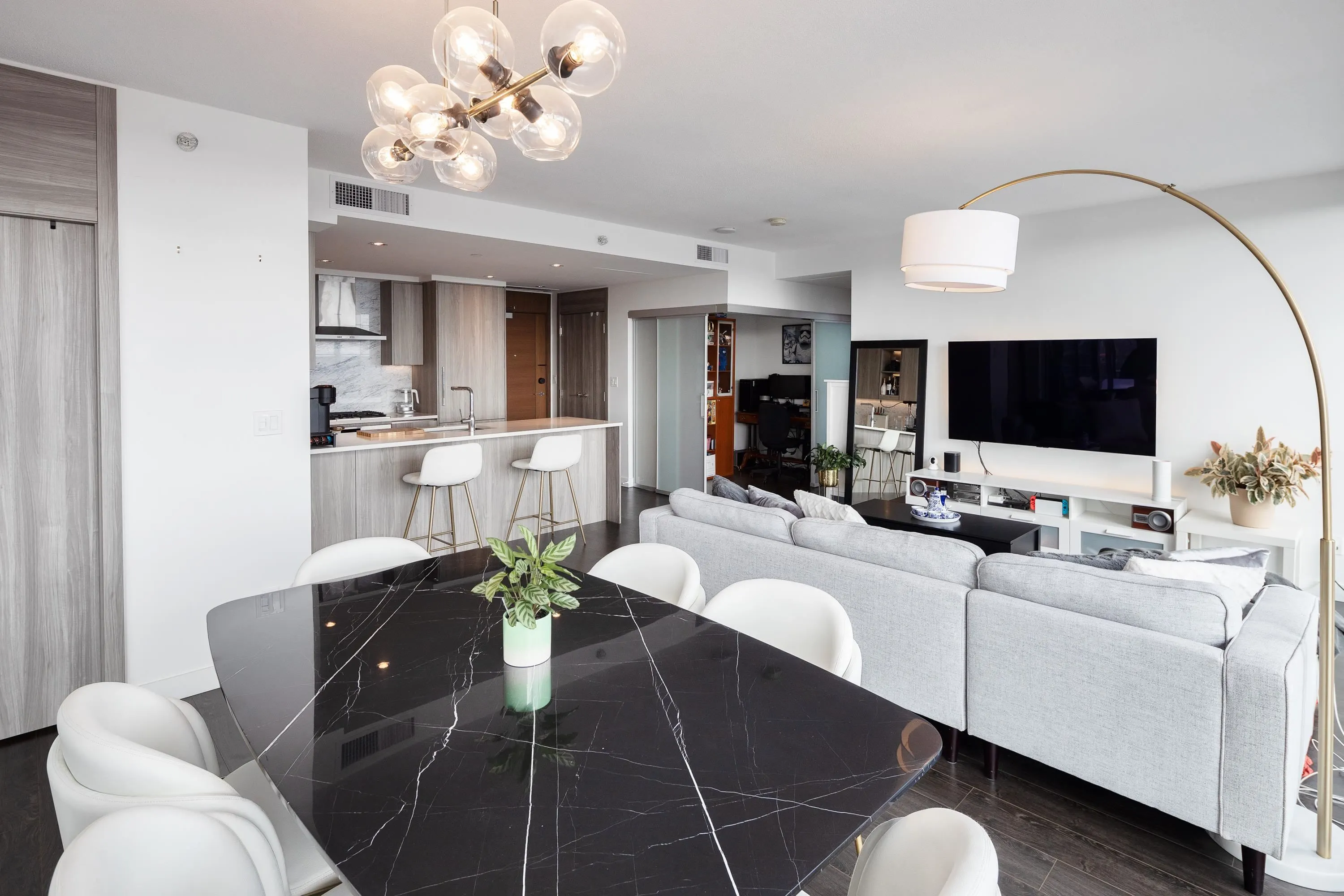 3508 4720 Lougheed Highway