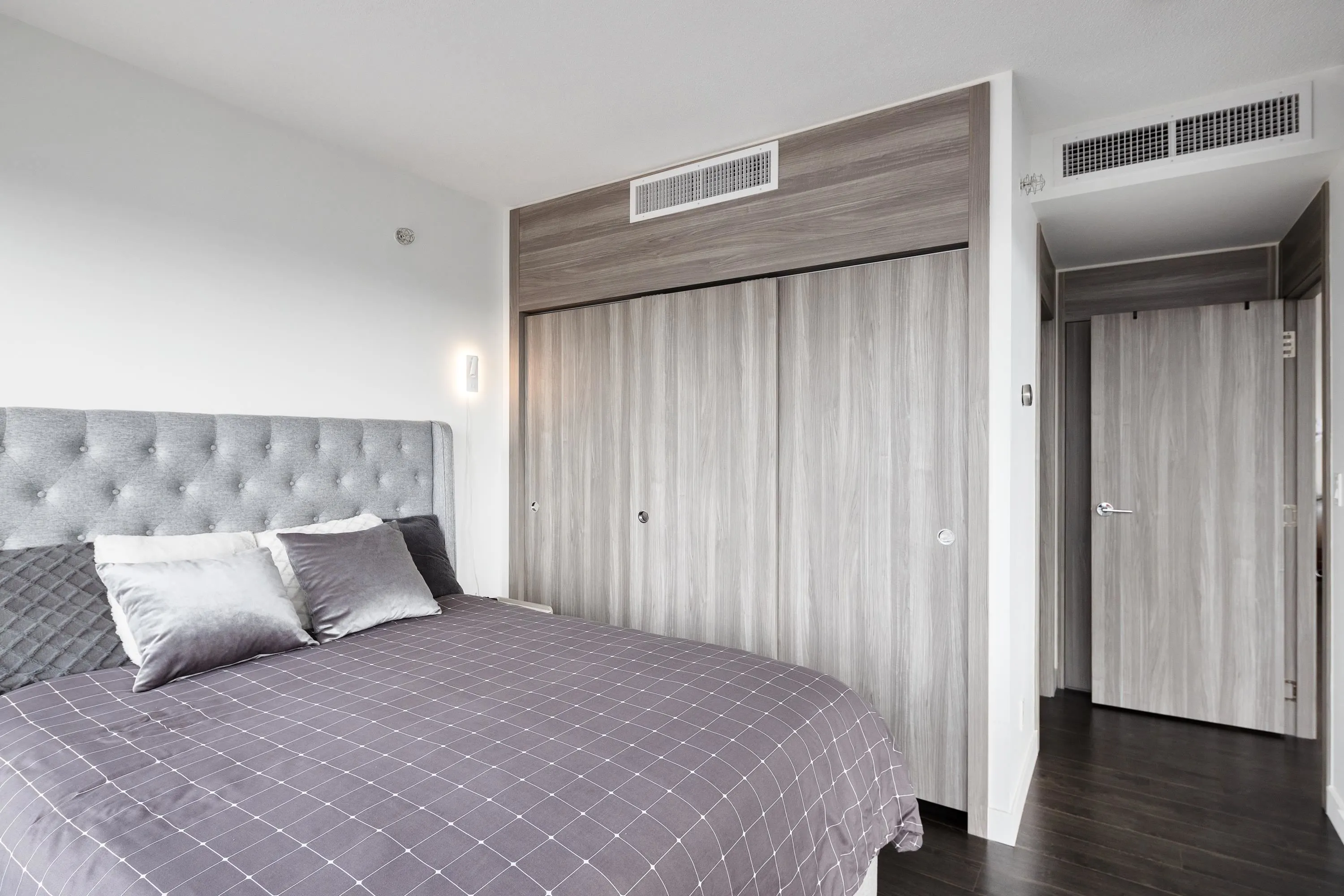 3508 4720 Lougheed Highway