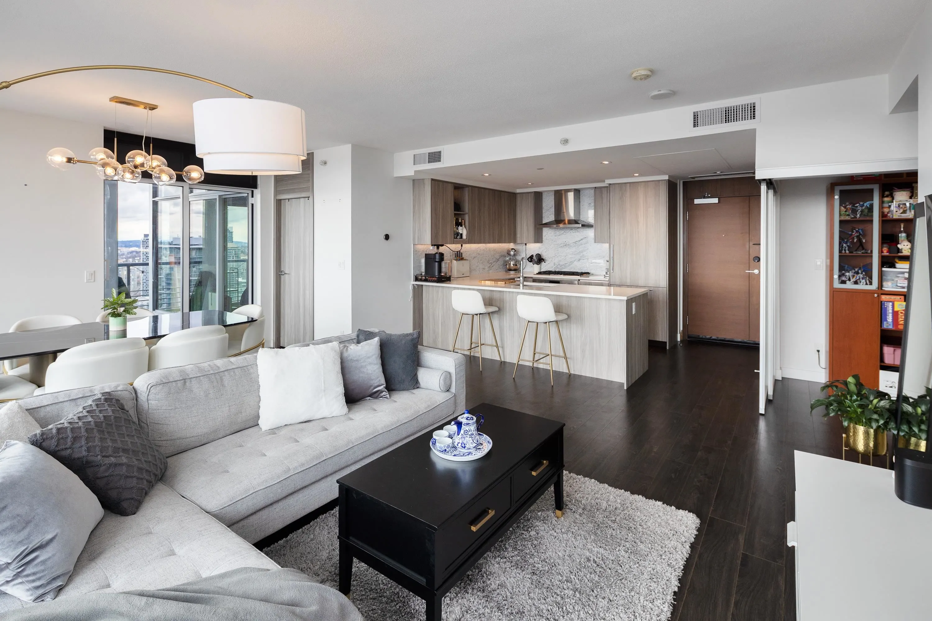 3508 4720 Lougheed Highway