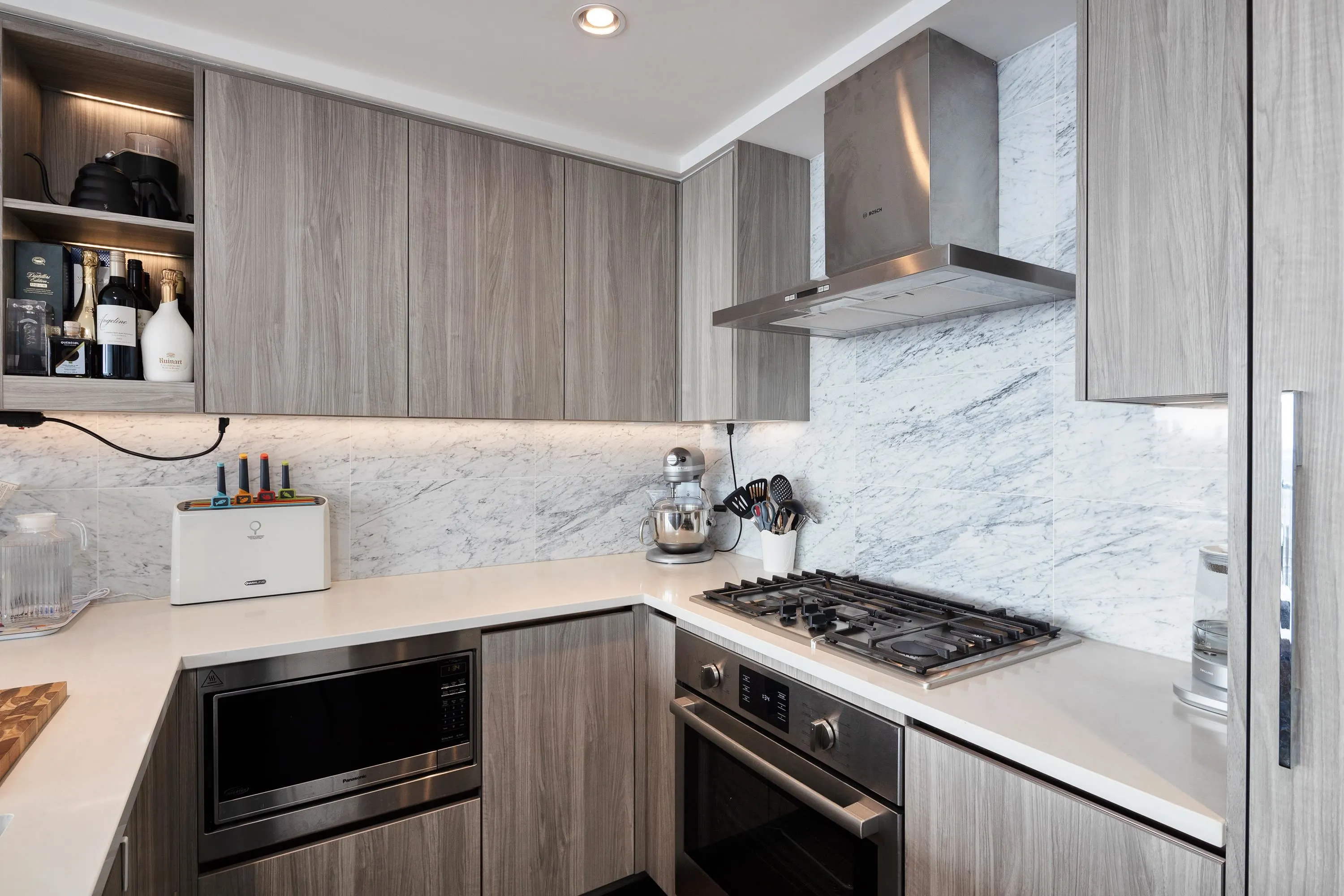 3508 4720 Lougheed Highway