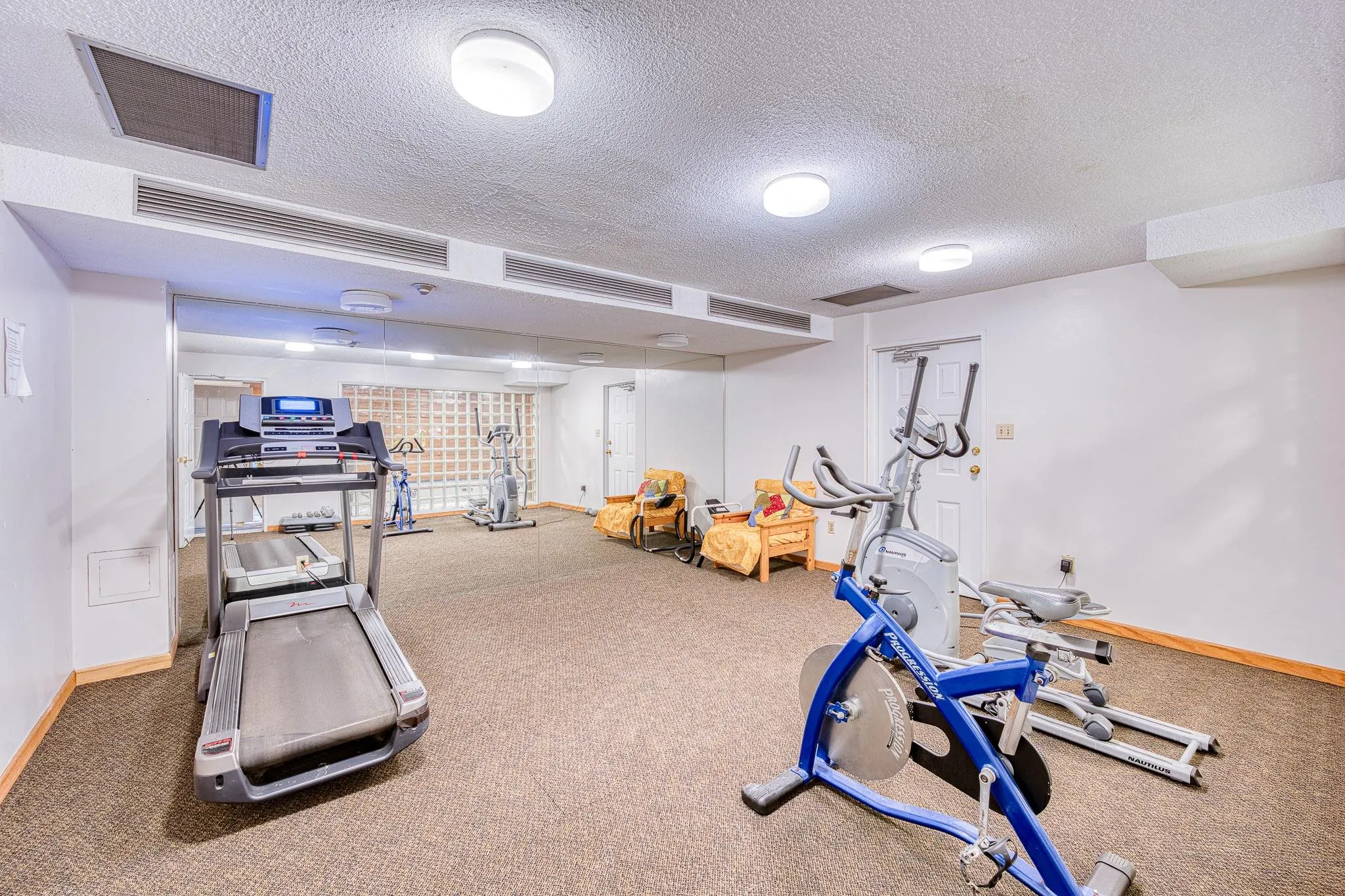 1311 6631 Minoru Boulevard