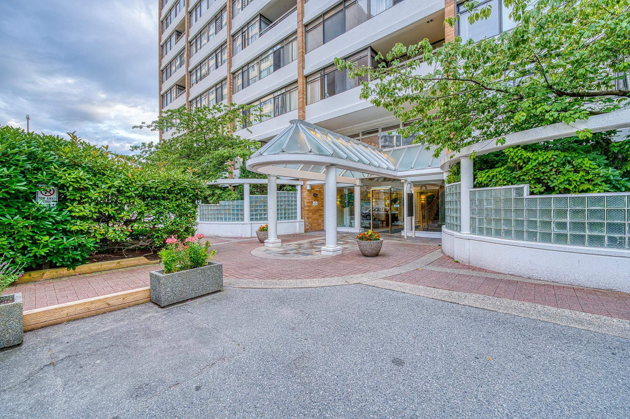 1311 6631 Minoru Boulevard