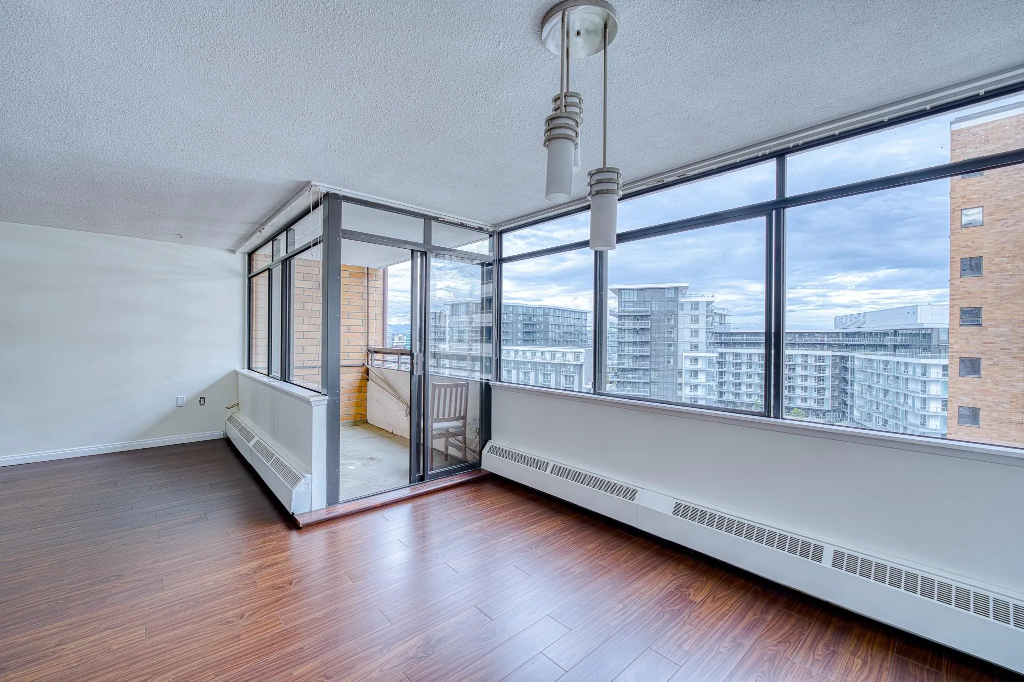 1311 6631 Minoru Boulevard