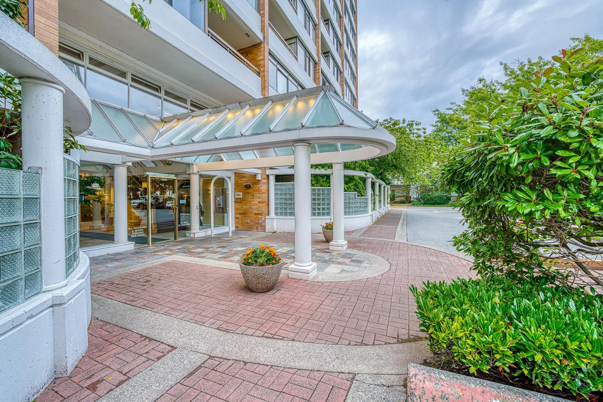 1311 6631 Minoru Boulevard