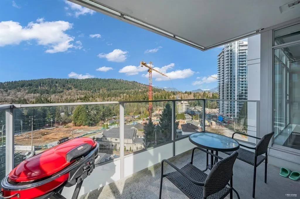 1002 520 Como Lake Avenue