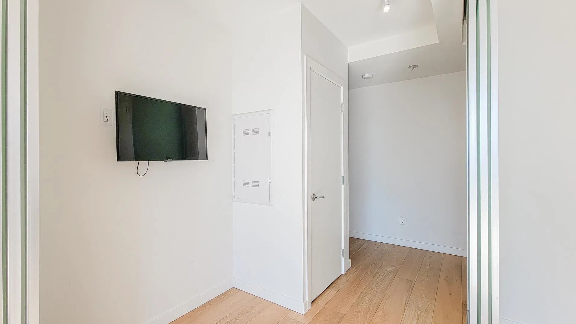 2501 13438 Central Avenue