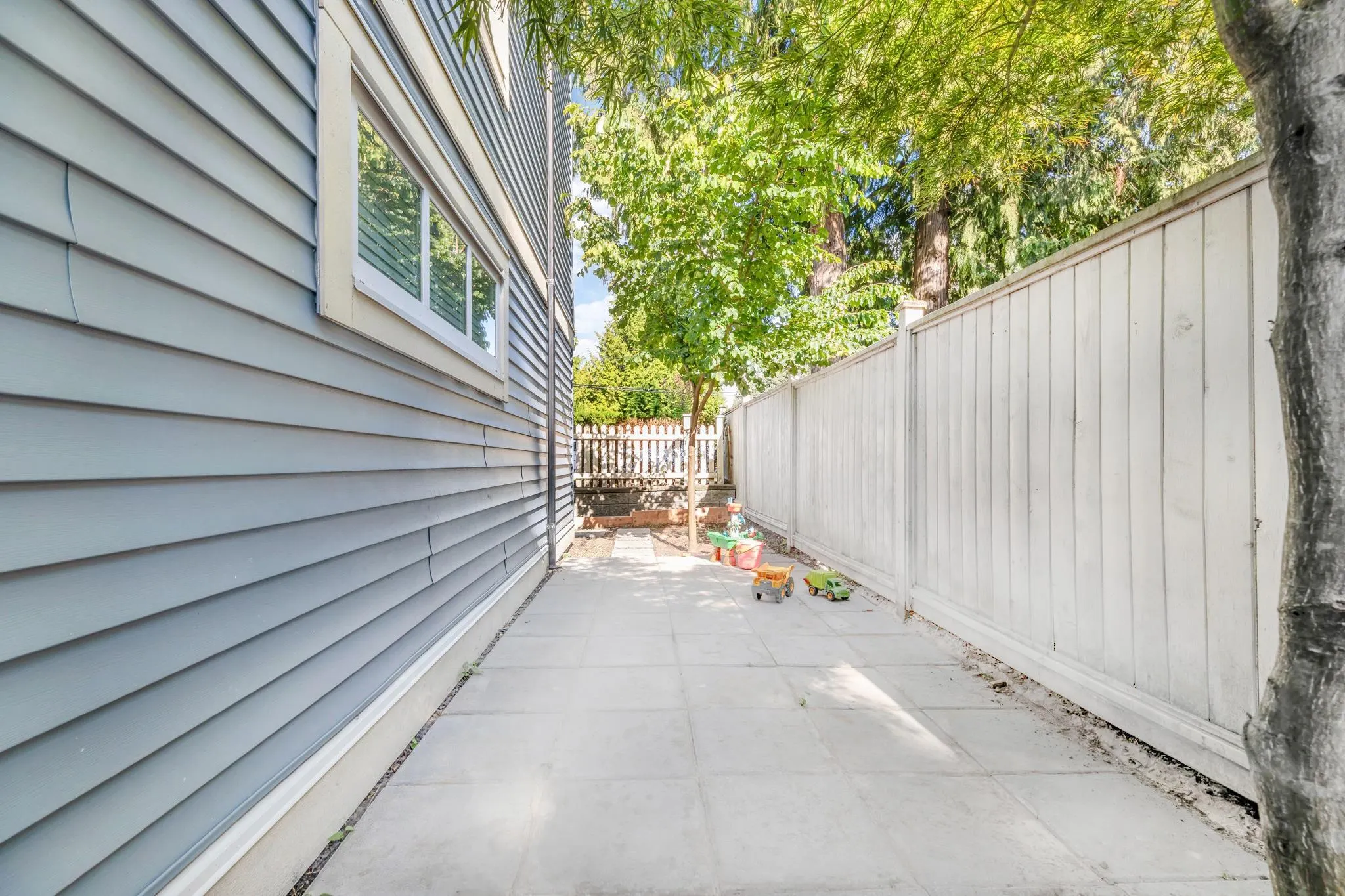 12 14388 103 Avenue