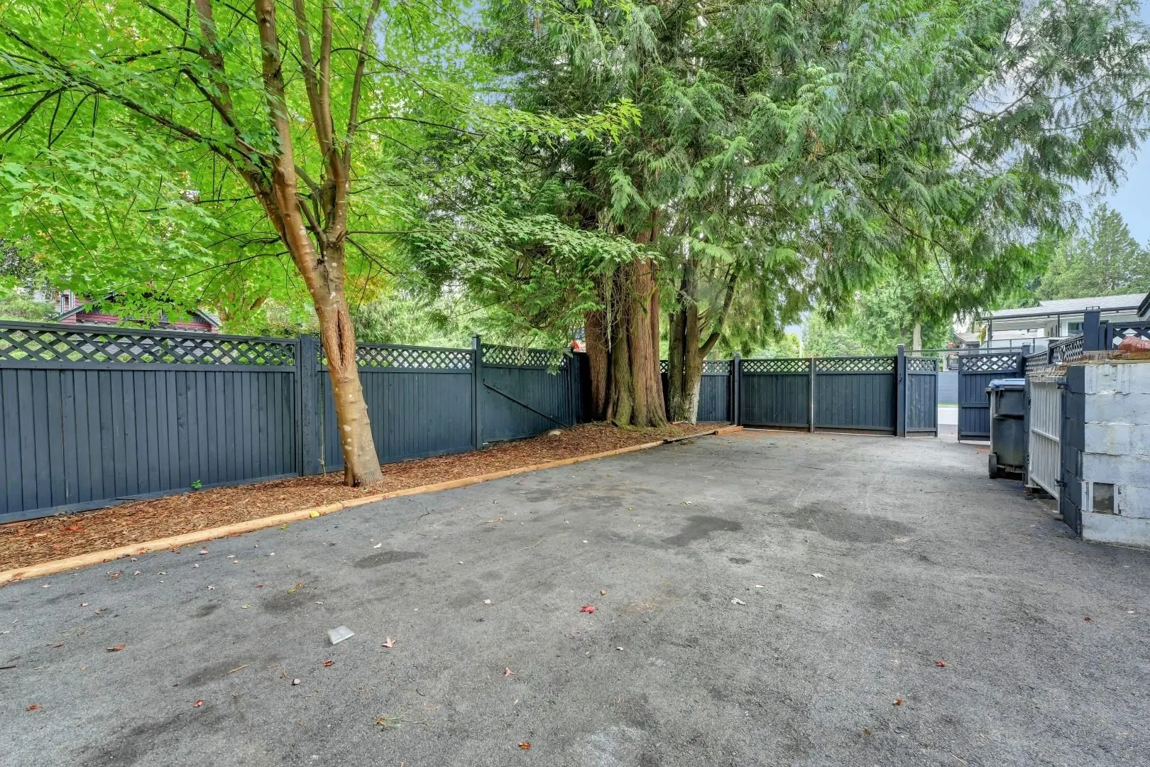 1081 Lincoln Avenue