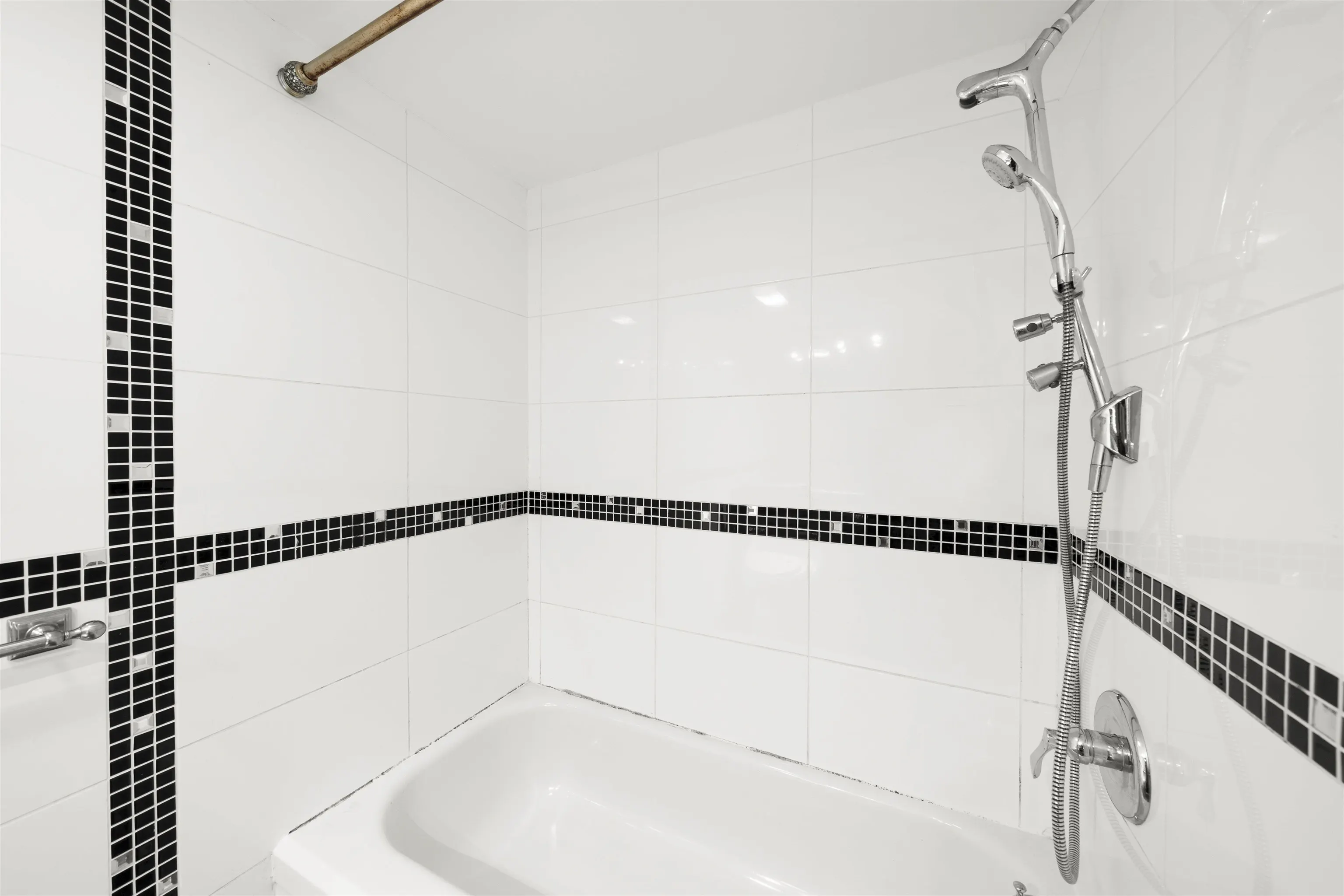 1807 3970 Carrigan Crescent
