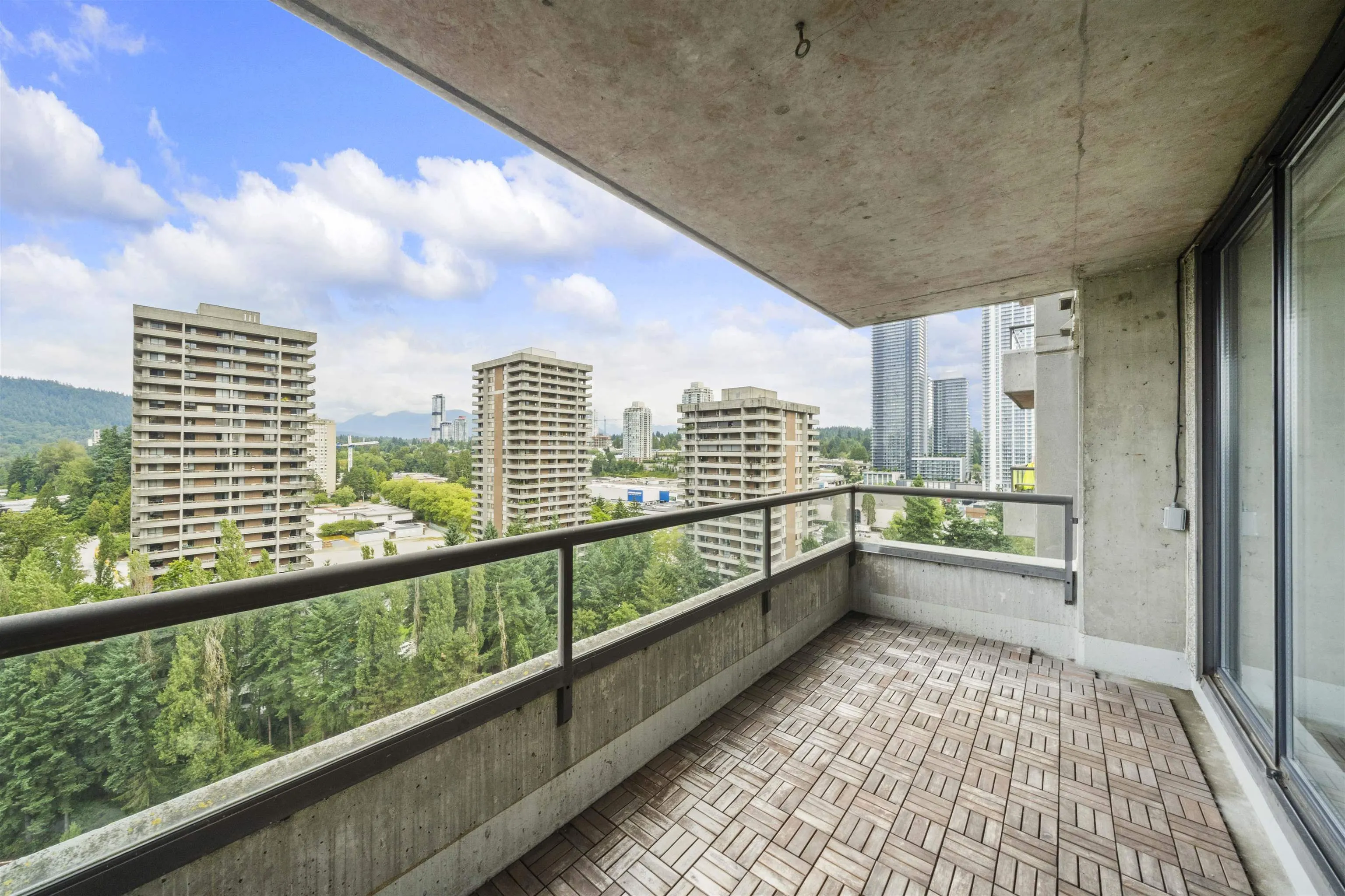 1807 3970 Carrigan Crescent