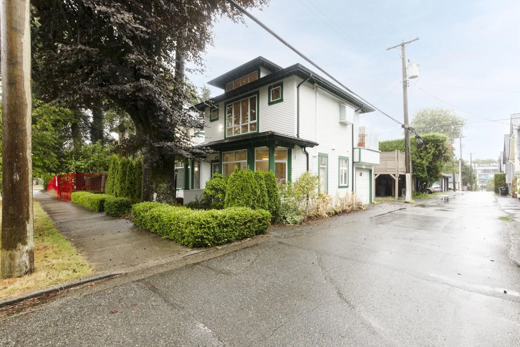 3135 Maple Street