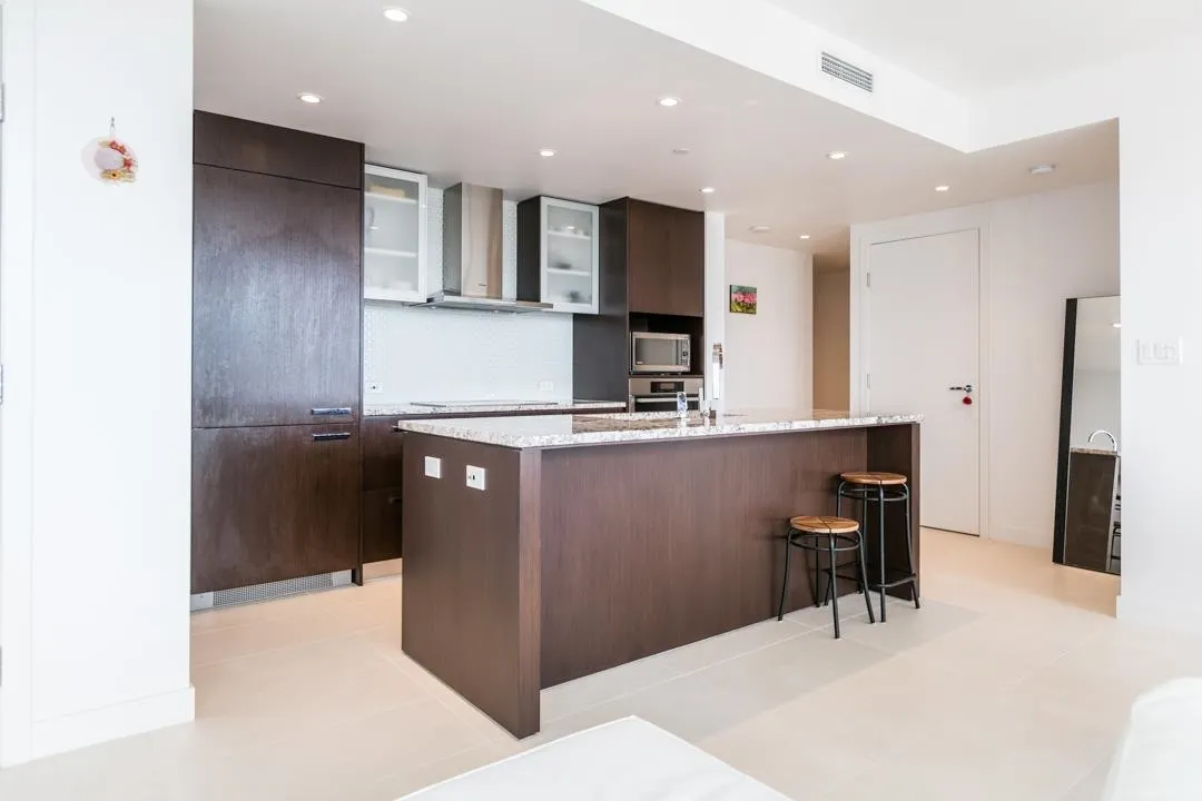 3005 1028 Barclay Street