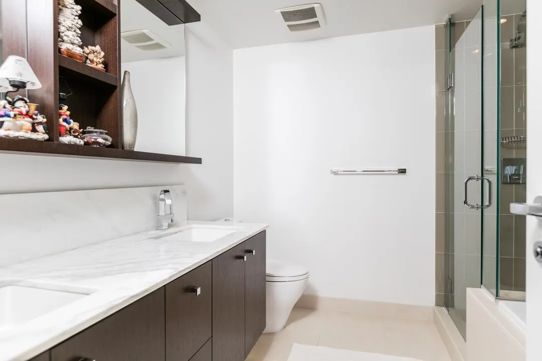 3005 1028 Barclay Street