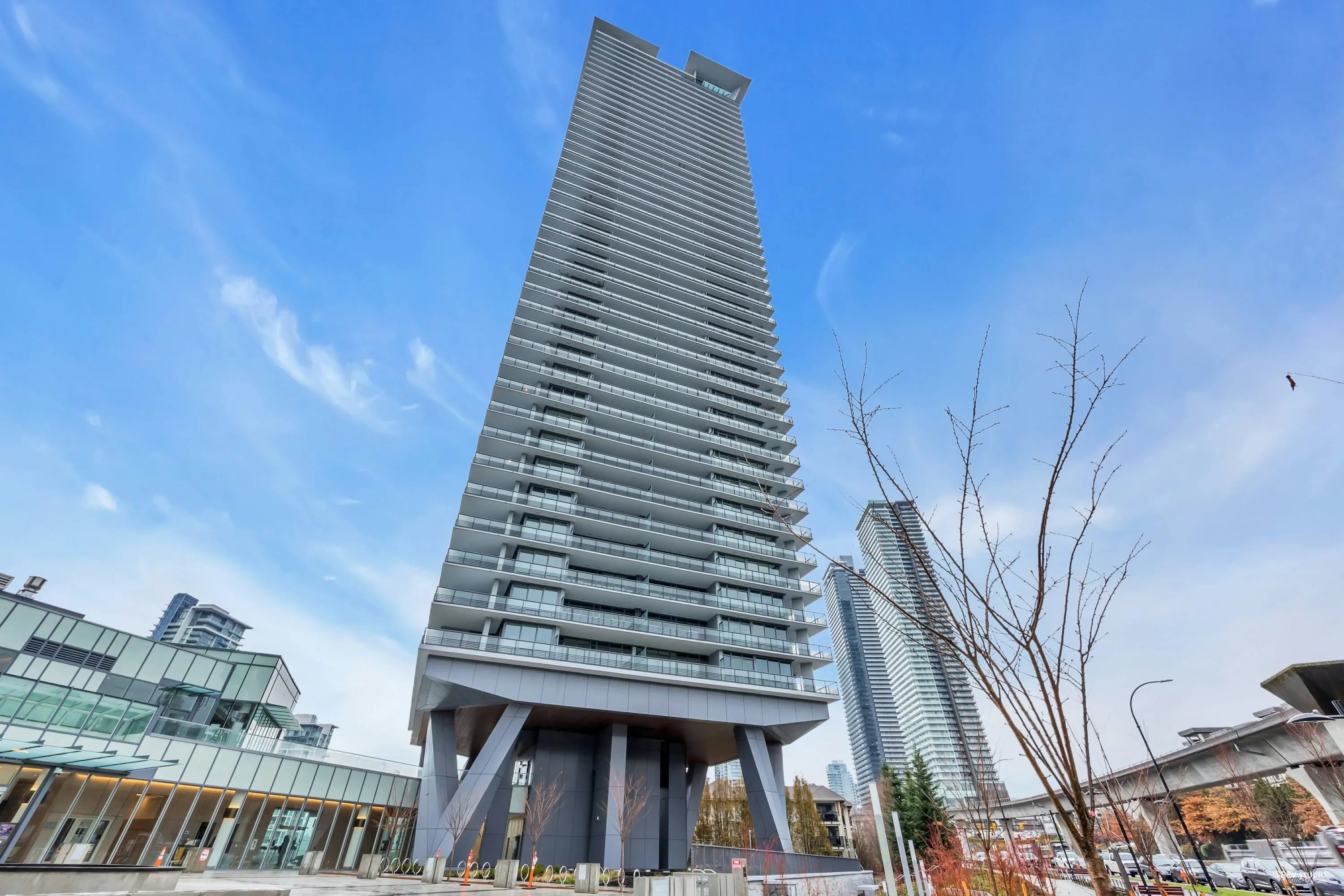 4202 4720 Lougheed Highway
