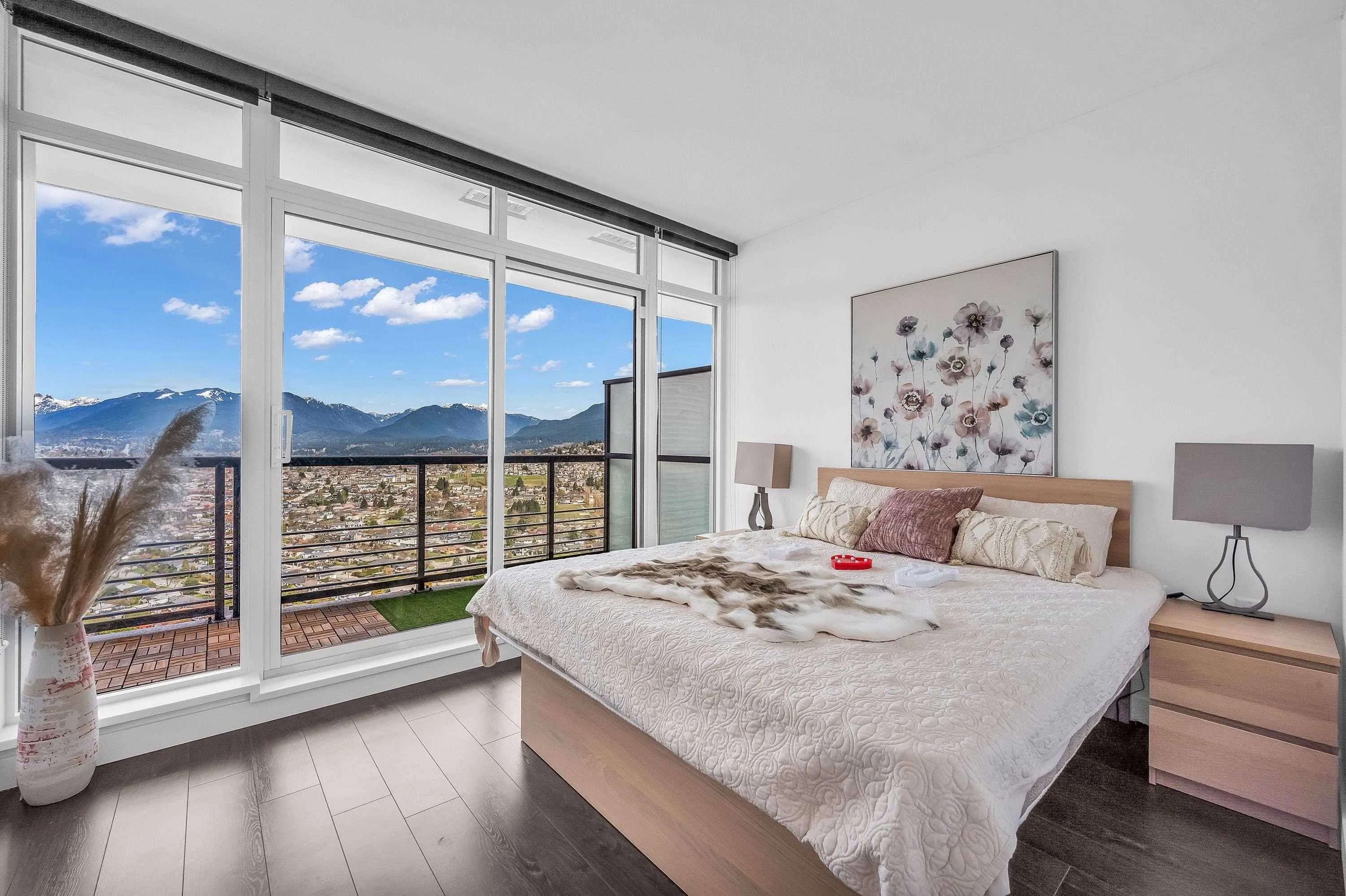 4202 4720 Lougheed Highway