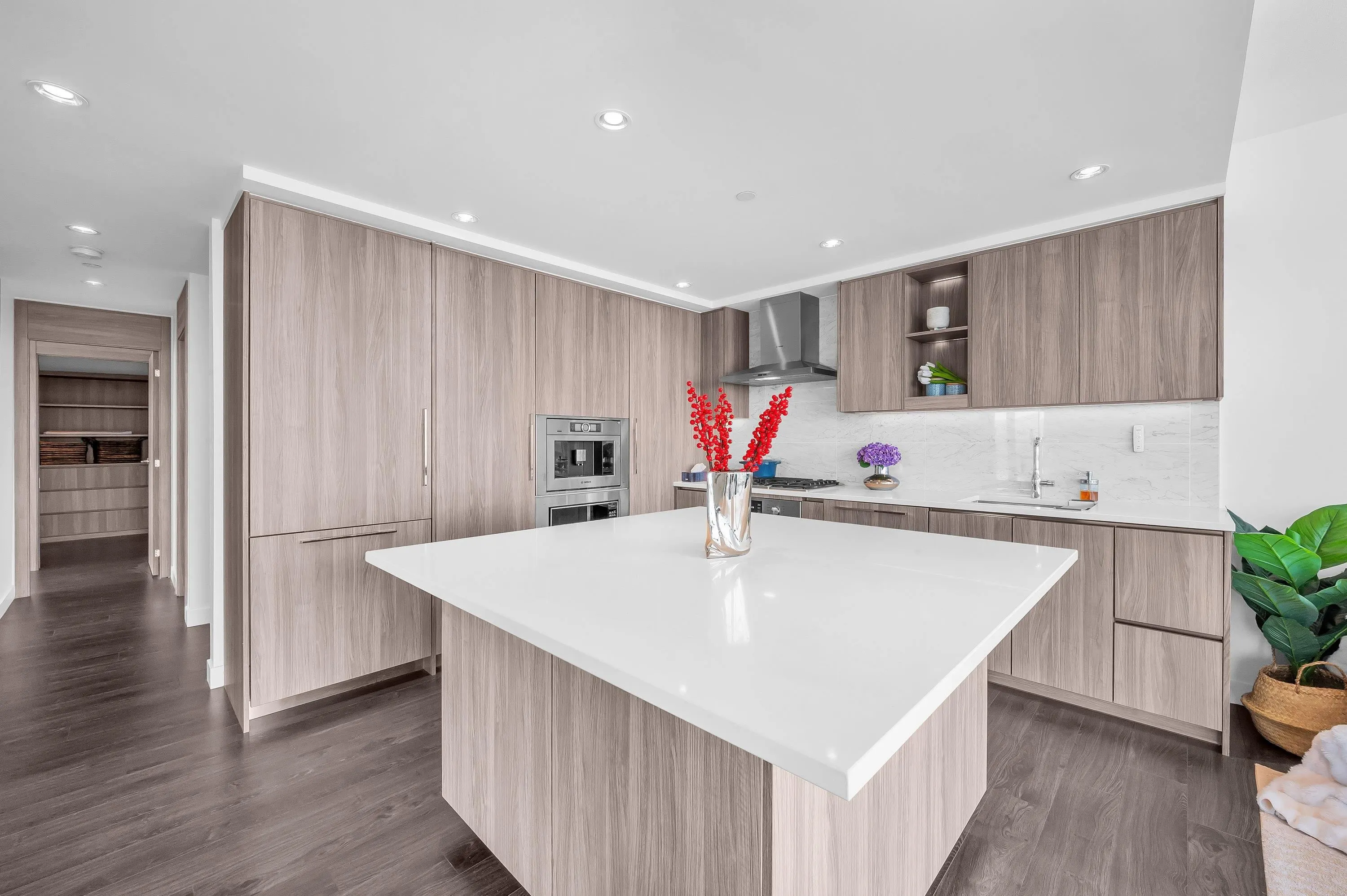 4202 4720 Lougheed Highway