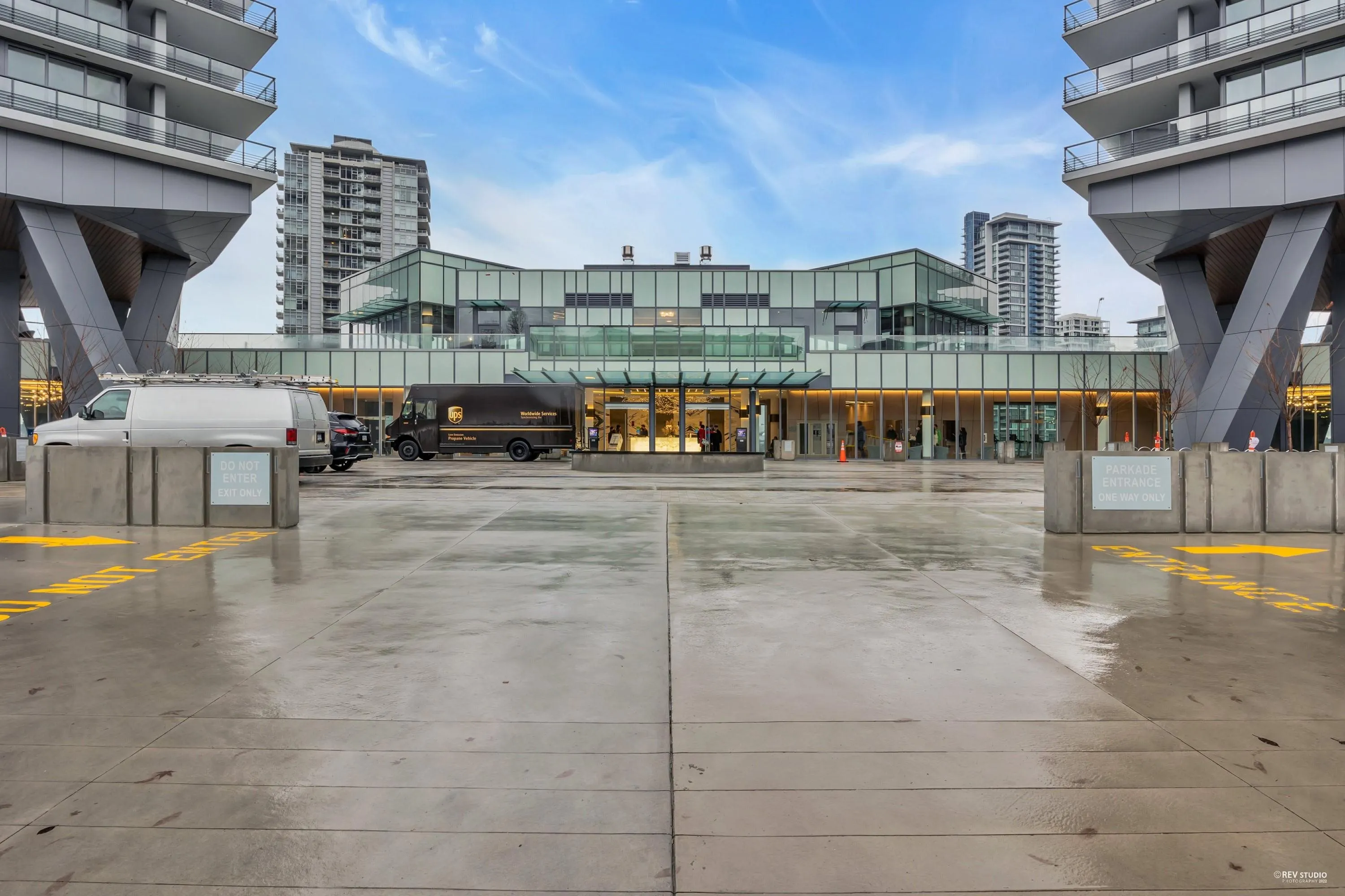 4202 4720 Lougheed Highway