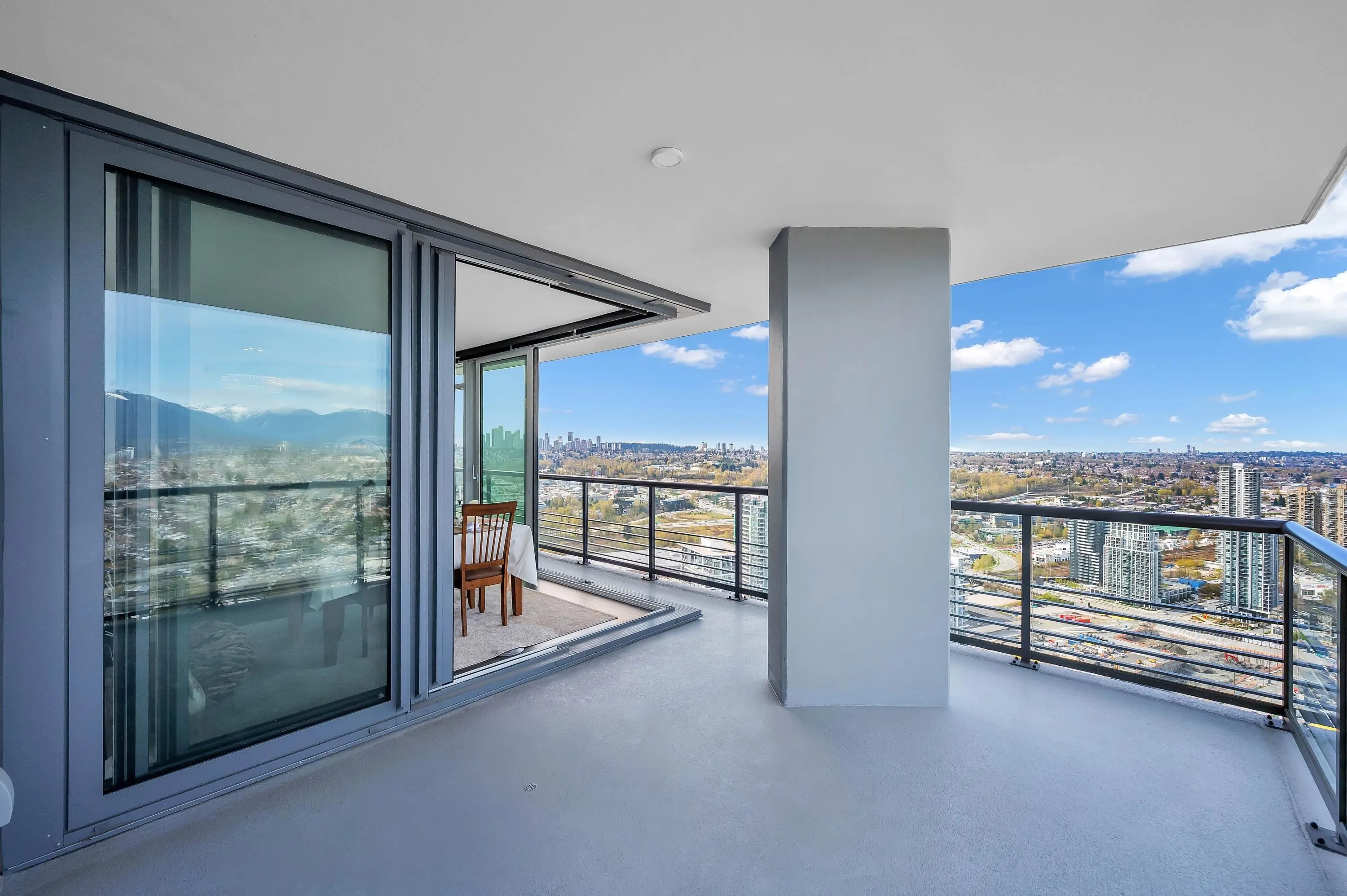 4202 4720 Lougheed Highway
