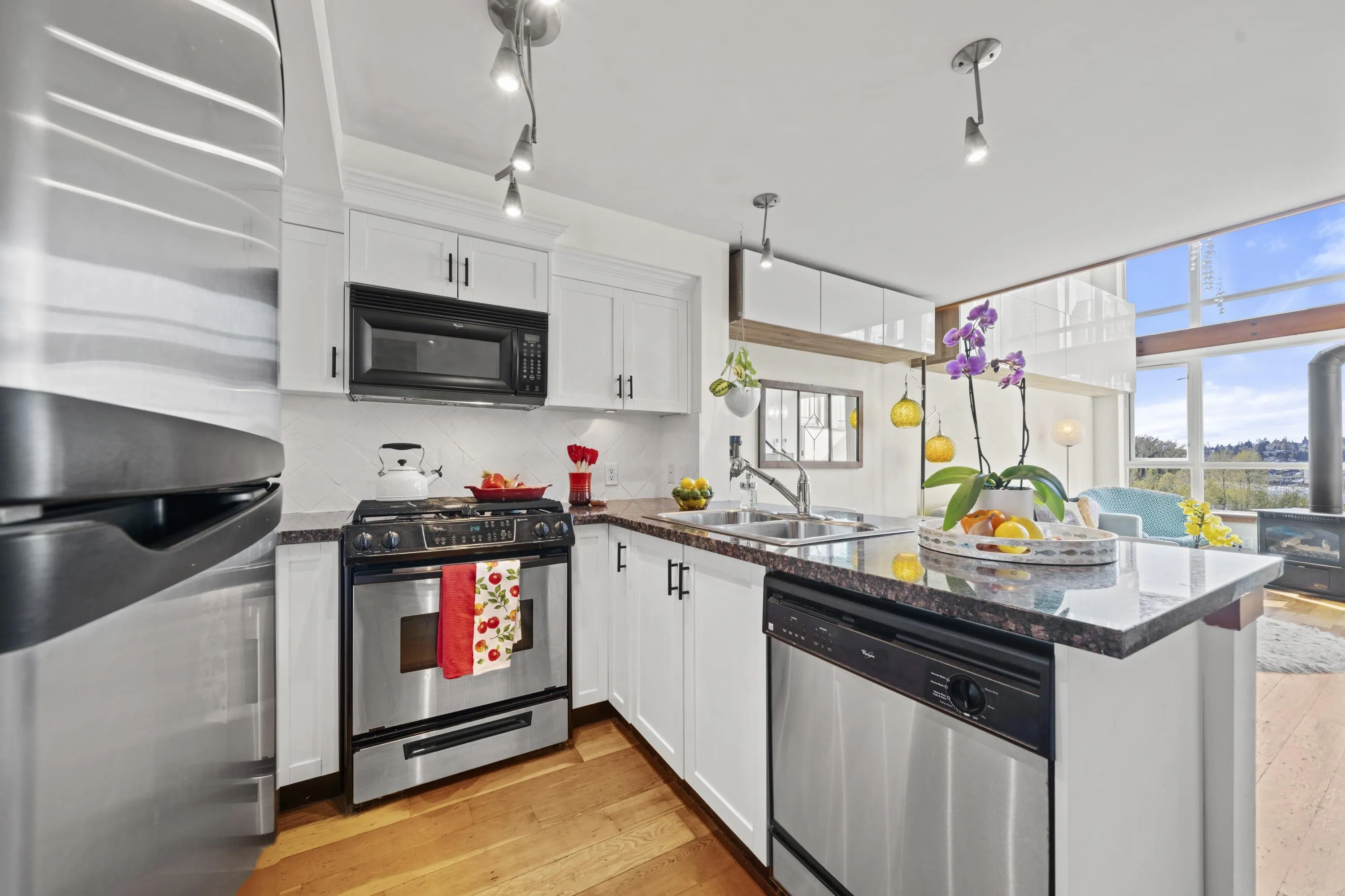 508 10 Renaissance Square