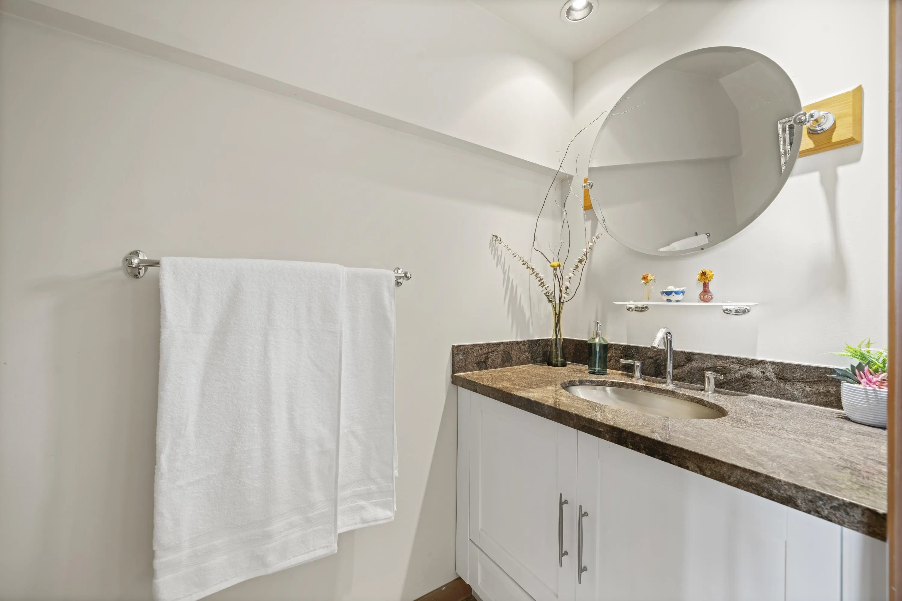 508 10 Renaissance Square