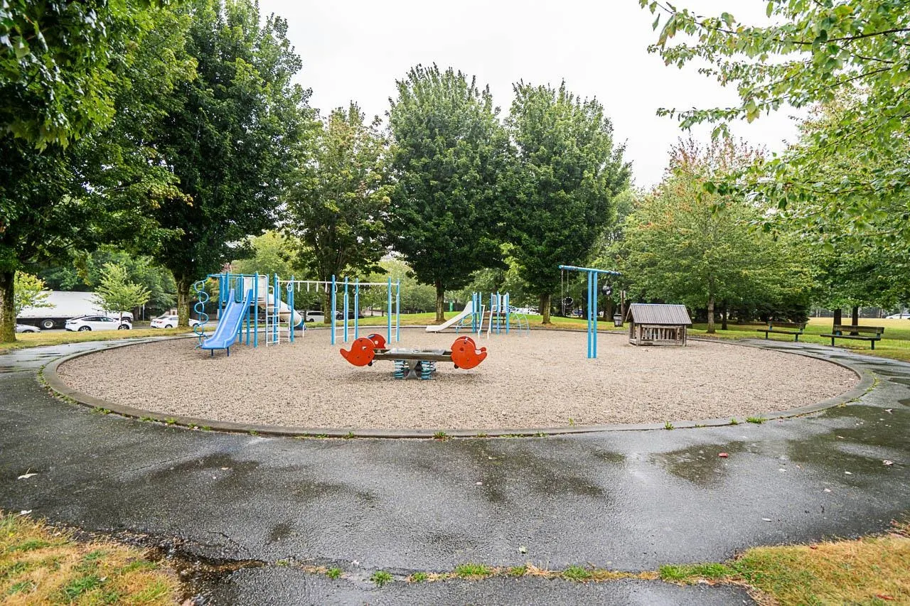 209 5880 Dover Crescent
