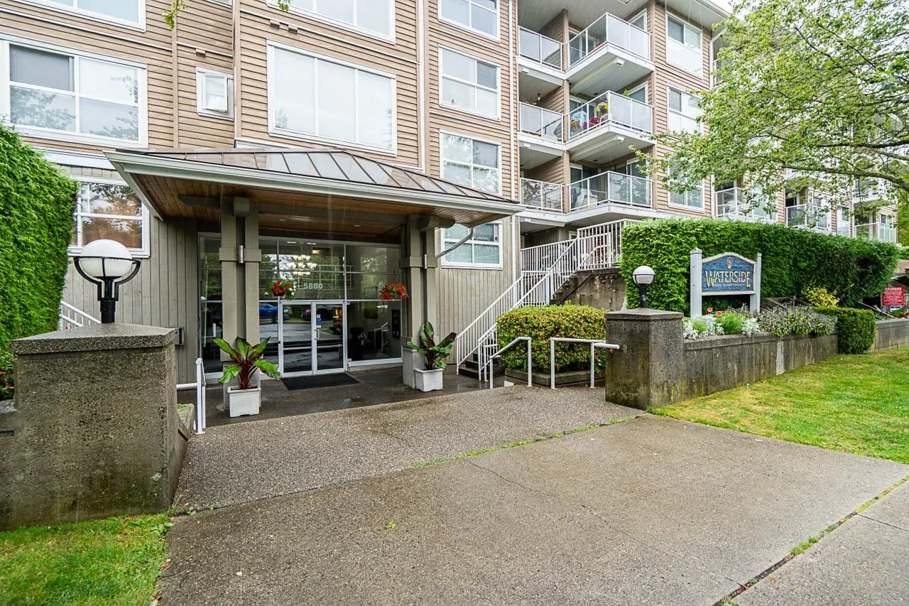 209 5880 Dover Crescent