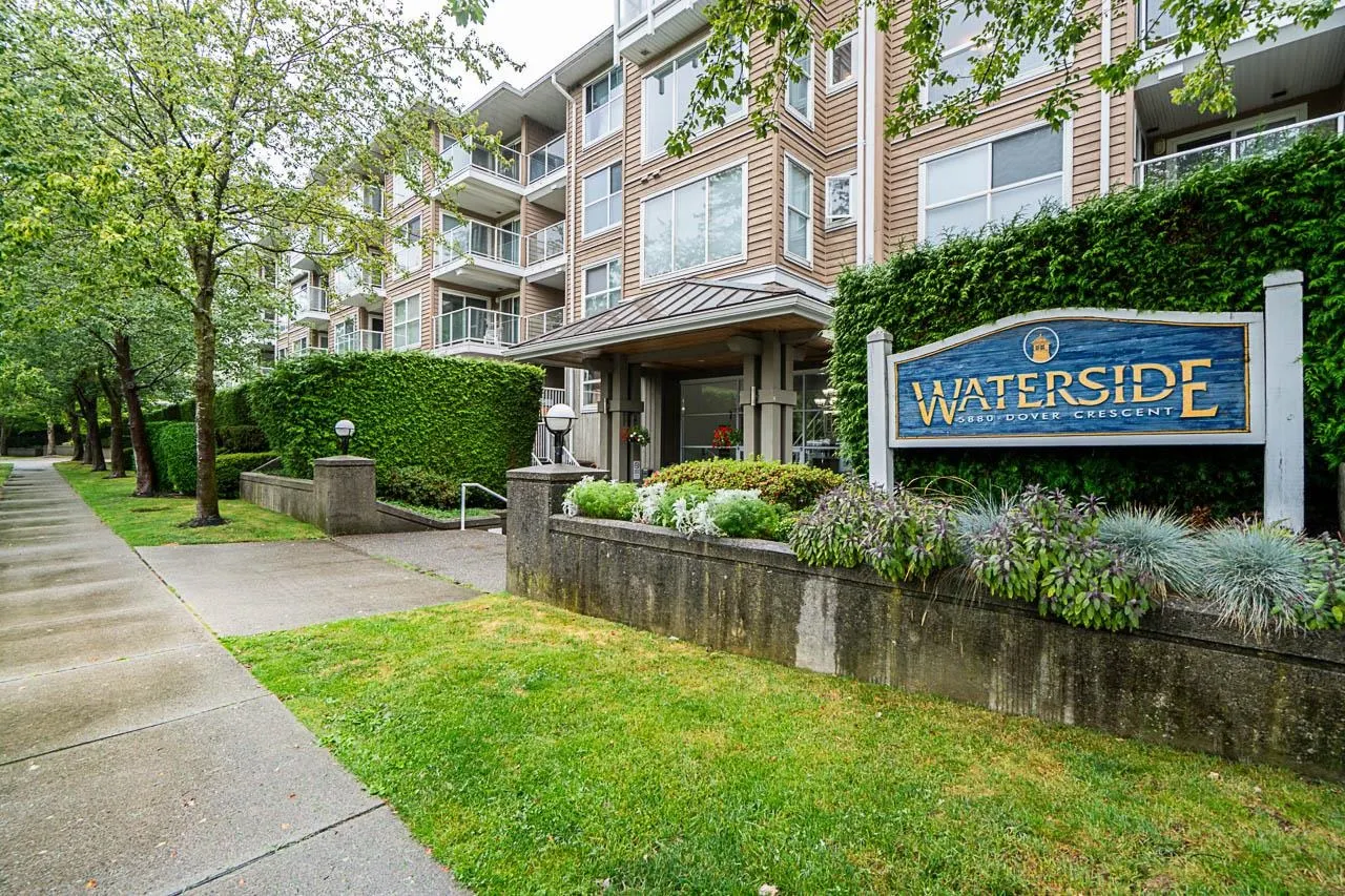 209 5880 Dover Crescent