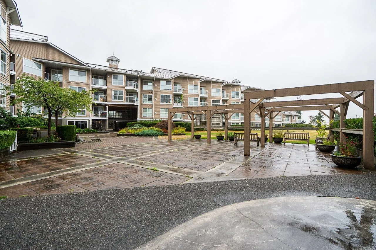209 5880 Dover Crescent