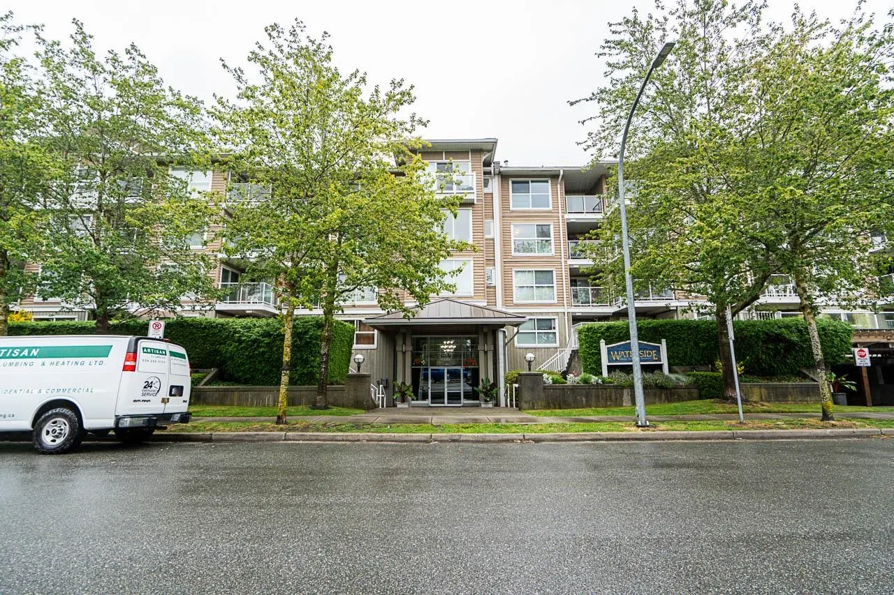209 5880 Dover Crescent