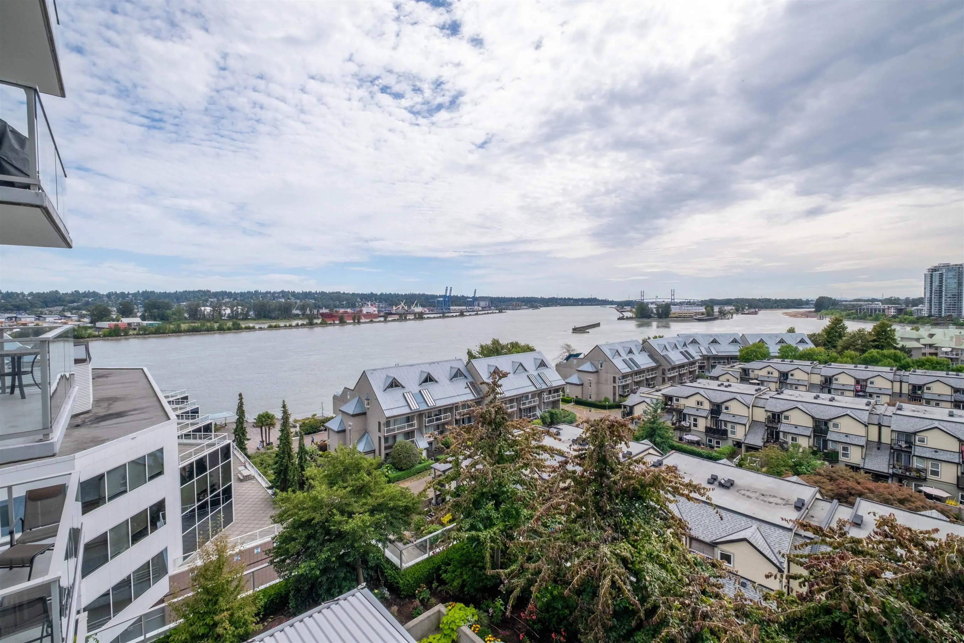 912 988 Quayside Drive