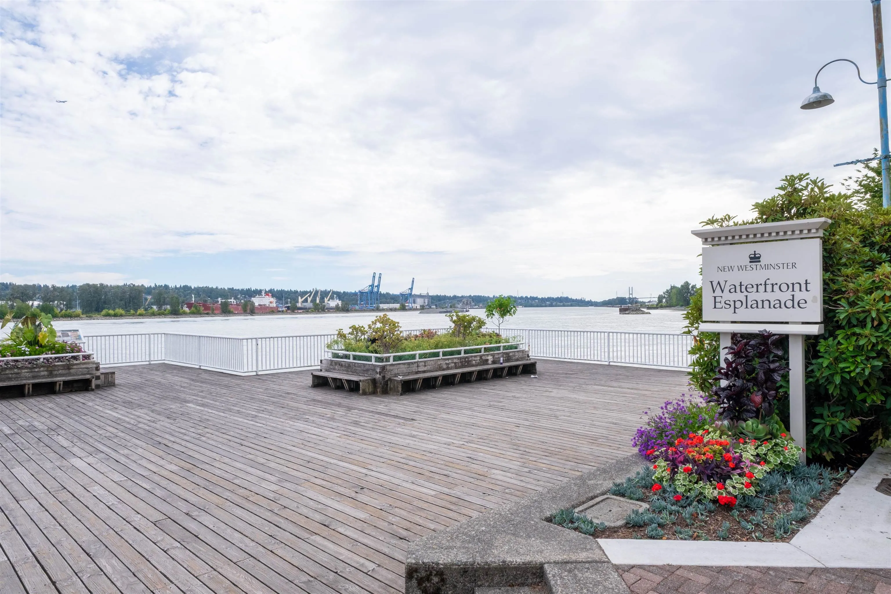 912 988 Quayside Drive